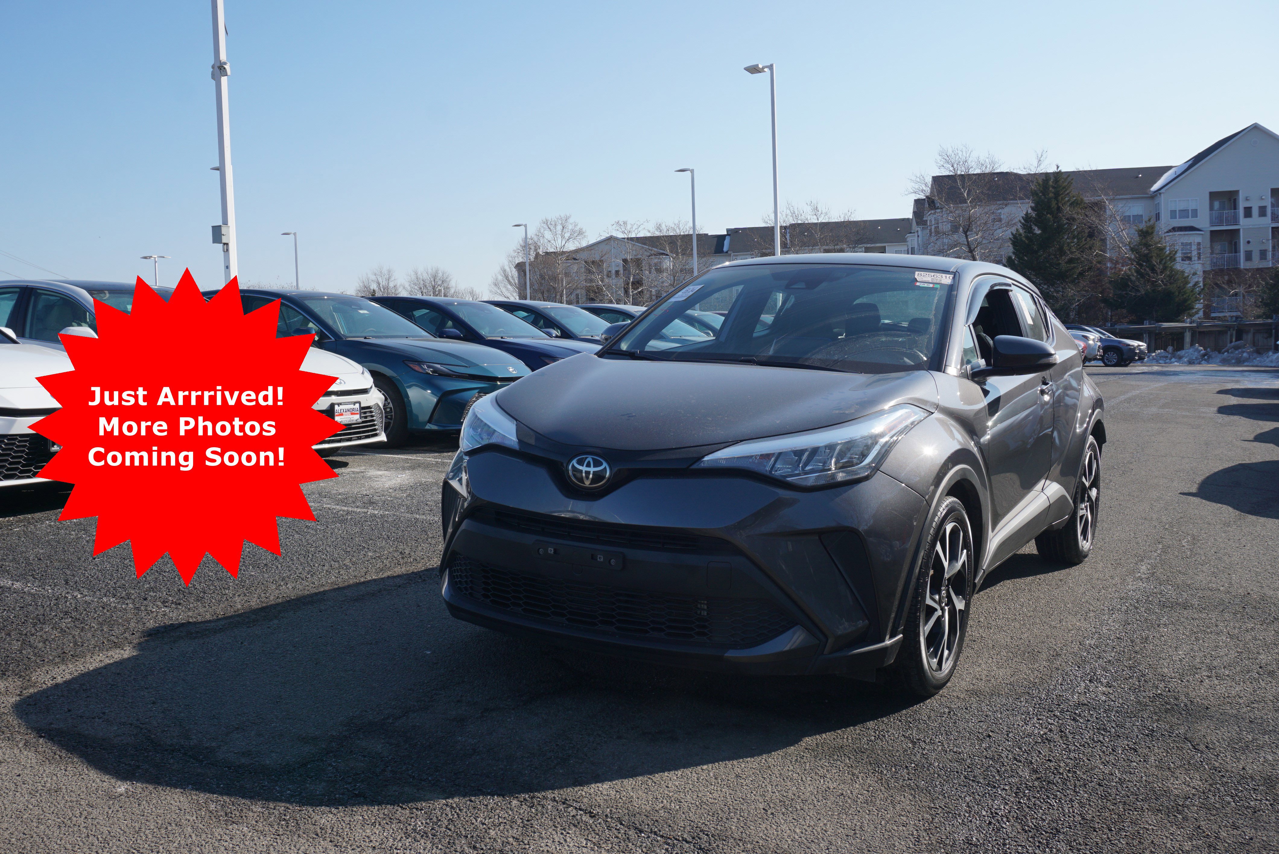Used 2022 Toyota C-HR XLE image 1