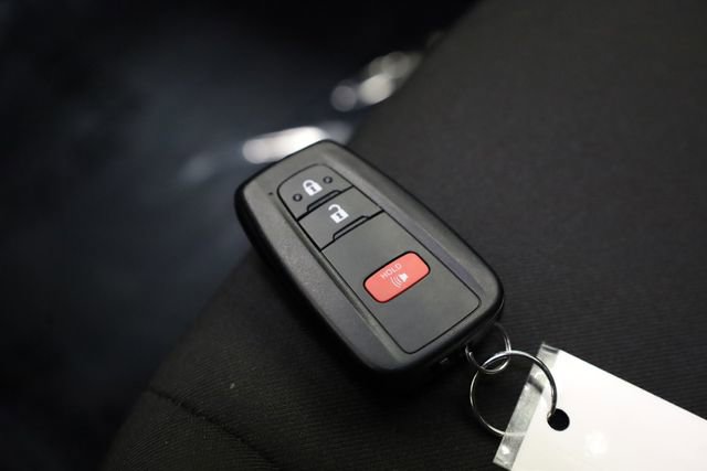 Used 2020 Toyota C-HR XLE FWD image 33