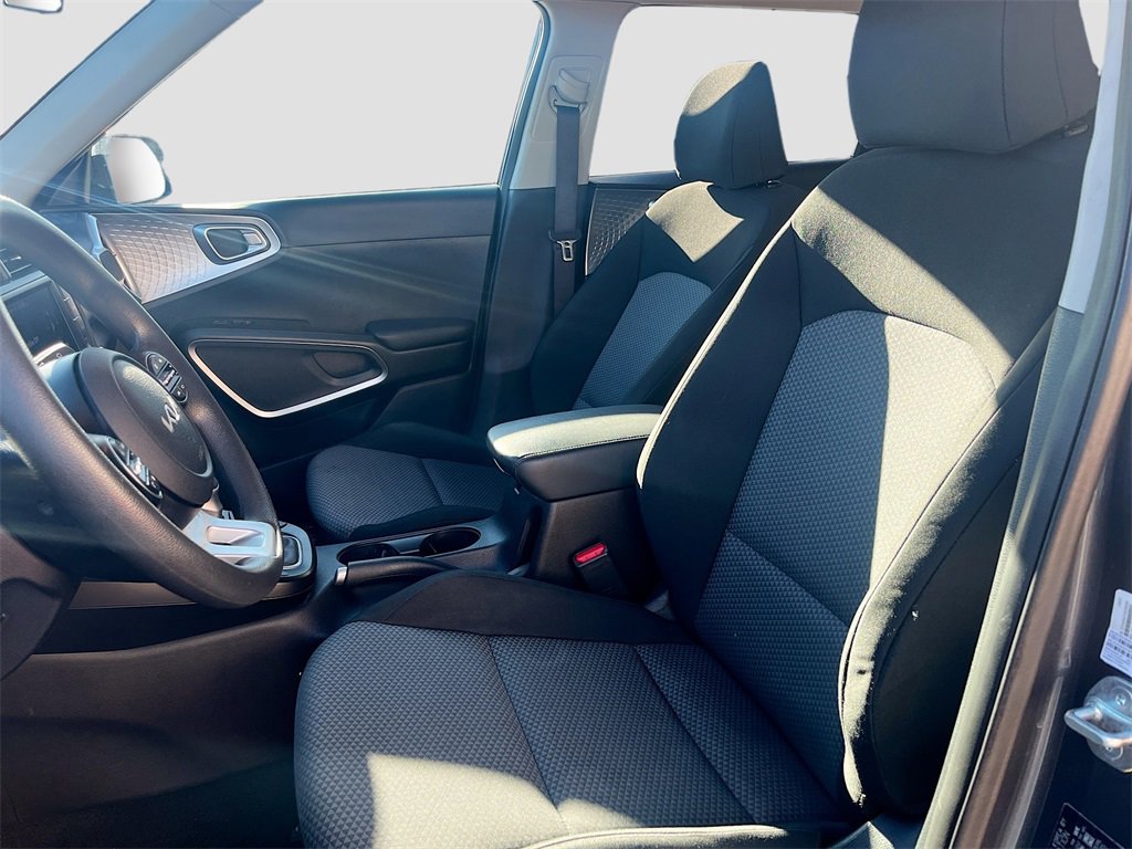 Used 2023 Kia Soul LX image 20