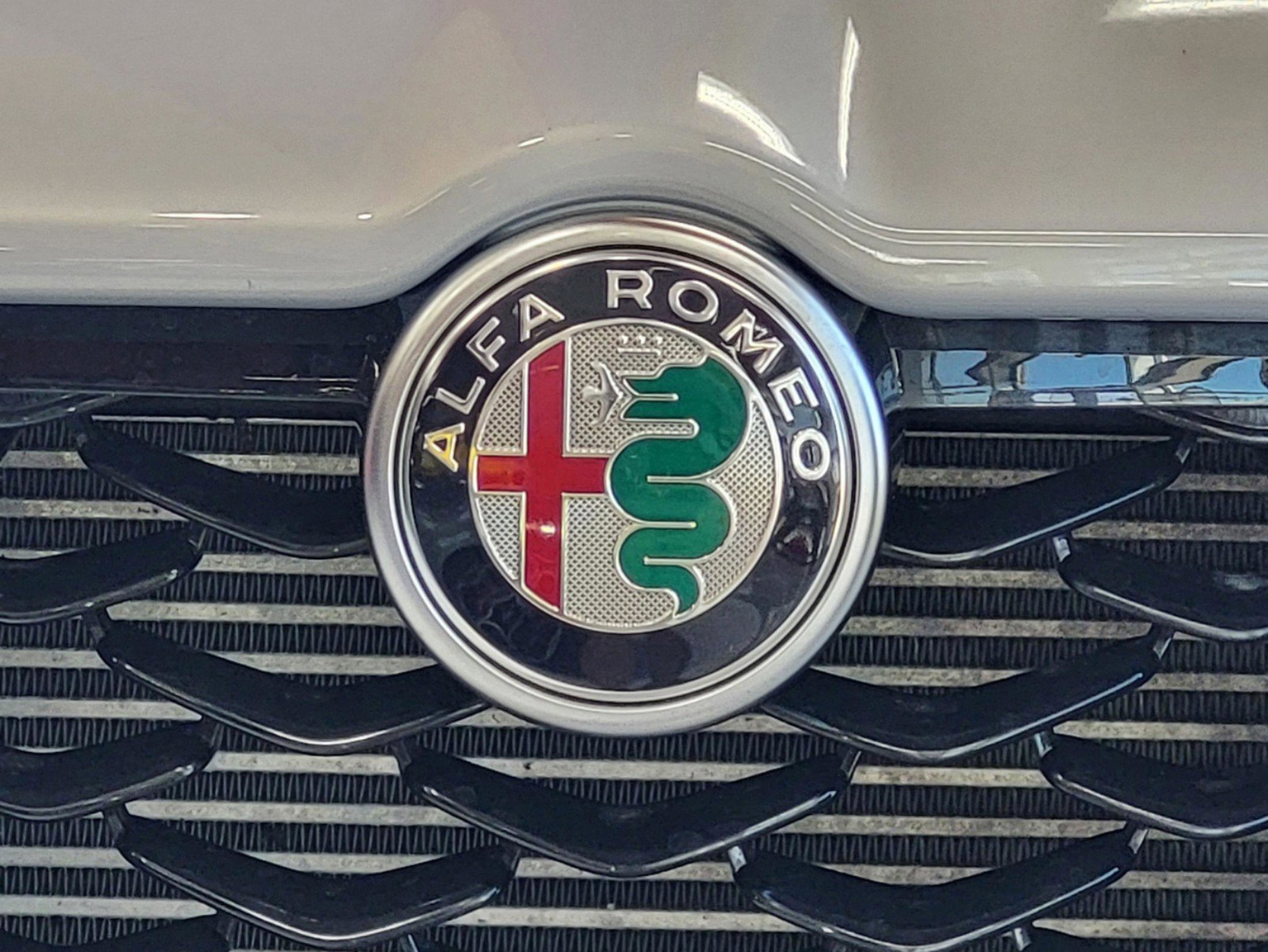 New 2025 Alfa Romeo Stelvio Sprint image 11