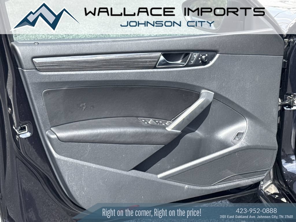 Used 2020 Volkswagen Passat 2.0T R-Line FWD image 11