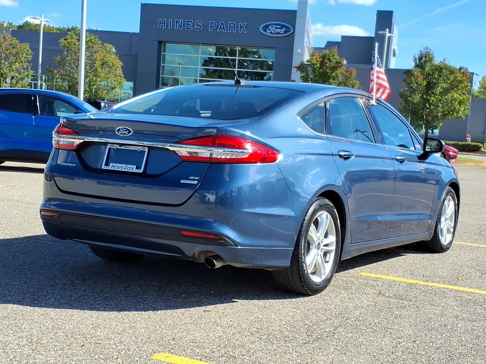Used 2018 Ford Fusion SE w/ Fusion SE Technology Package FWD image 7
