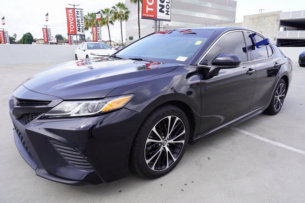 Used 2019 Toyota Camry SE image 4