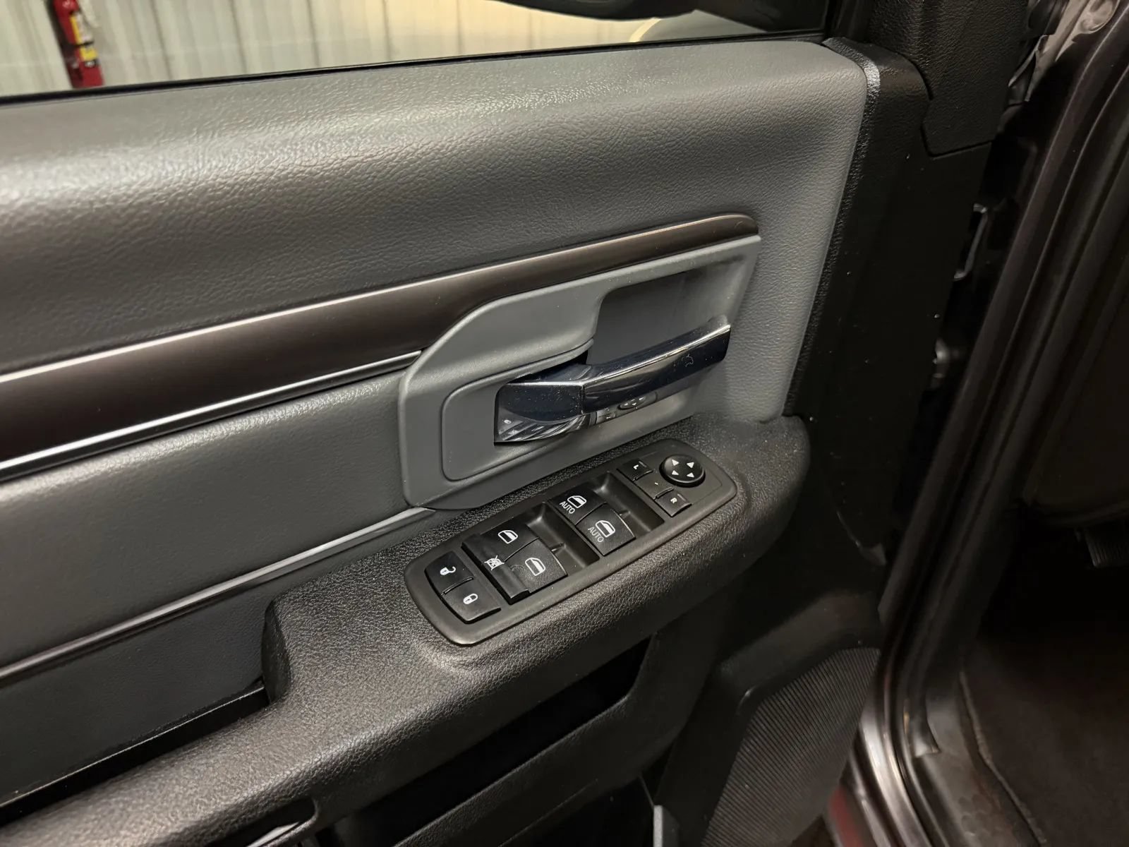 Used 2021 RAM 1500 Classic SLT AWD/4WD image 25