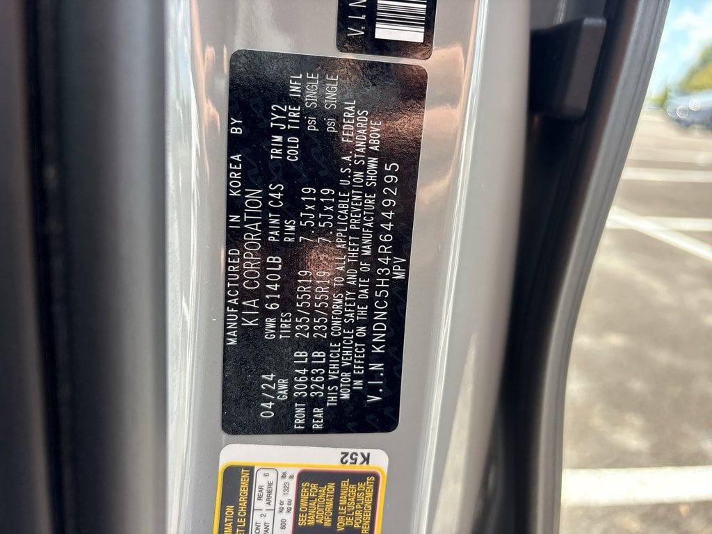 Used 2024 Kia Carnival EX FWD image 16
