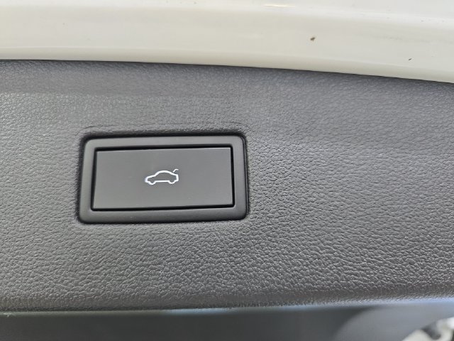 Used 2024 Volkswagen Tiguan SE R-Line FWD image 29