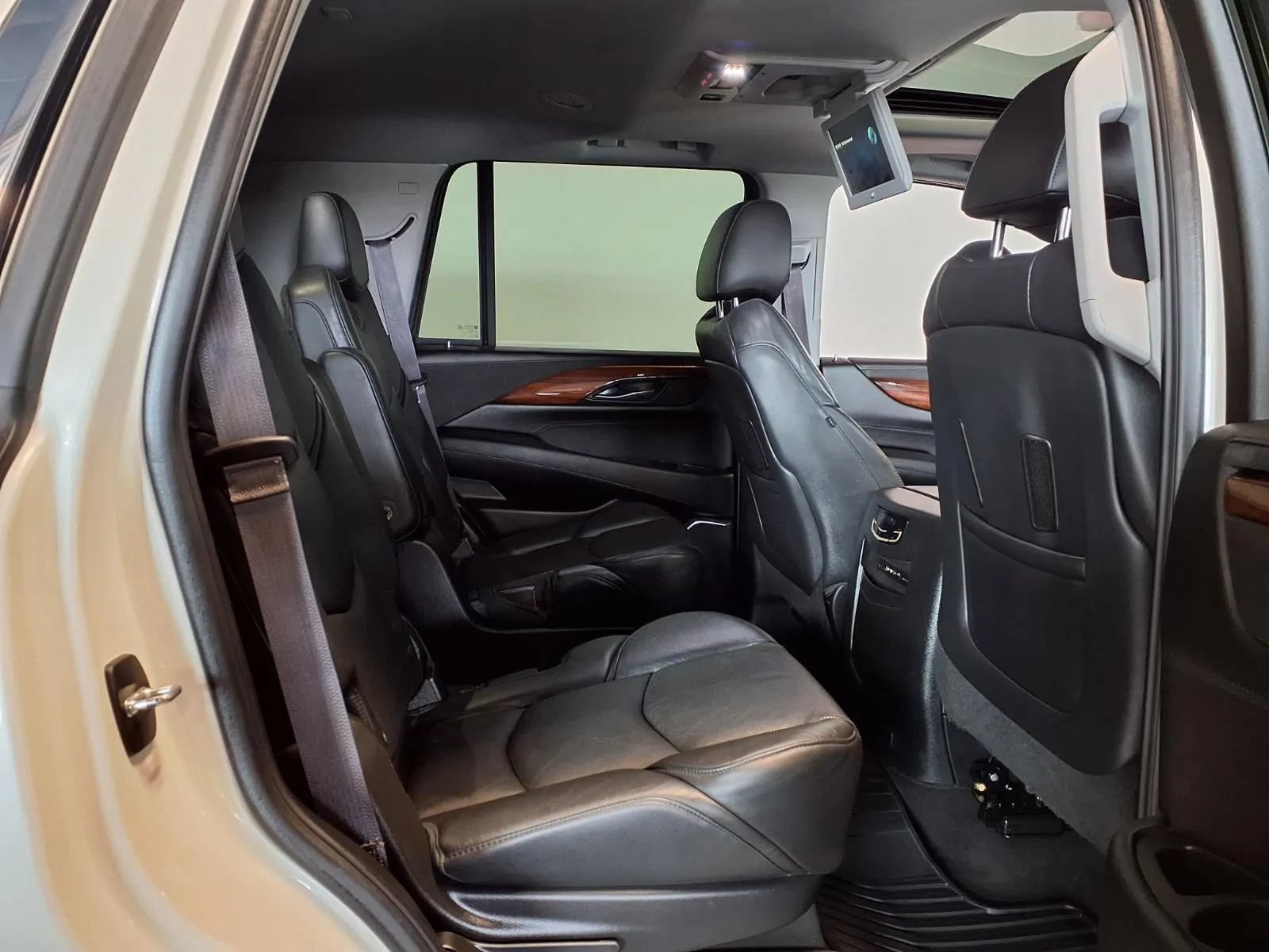 Used 2015 Cadillac Escalade Premium AWD/4WD image 11