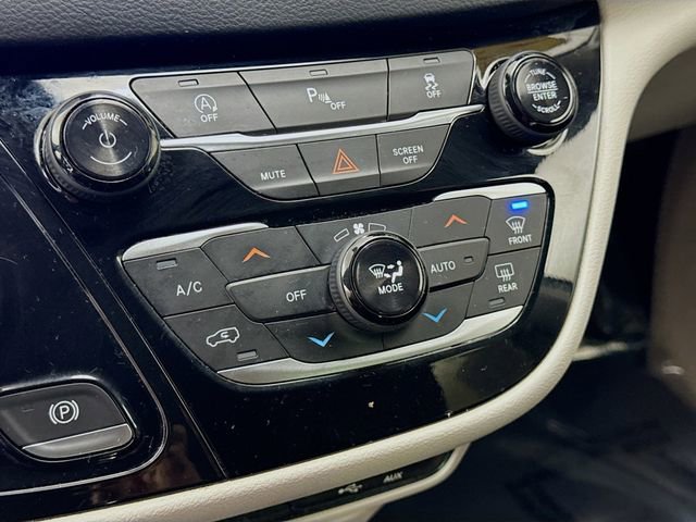 Used 2019 Chrysler Pacifica Touring-L Plus w/ Tire & Wheel Group image 18