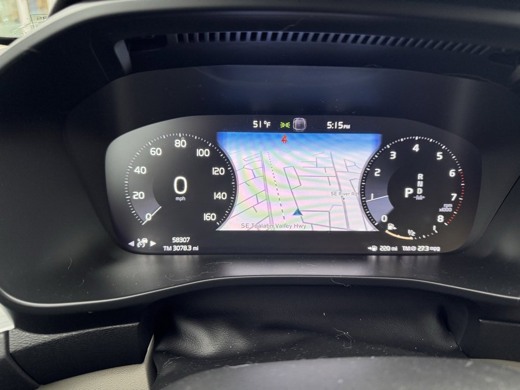 Used 2021 Volvo XC40 T5 Momentum w/ Protection Package Premier image 5