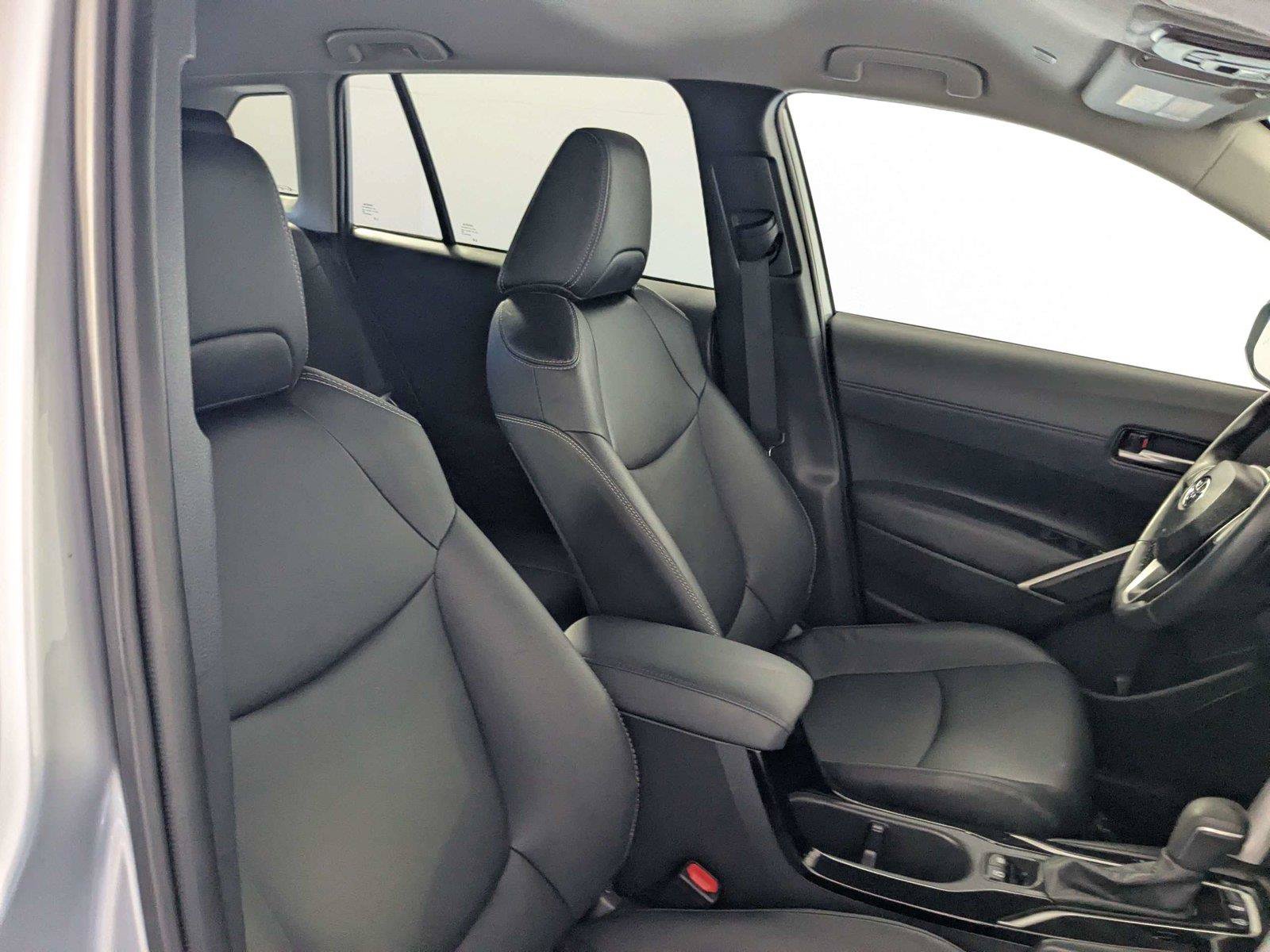 Certified 2025 Toyota Corolla Cross XLE FWD image 34