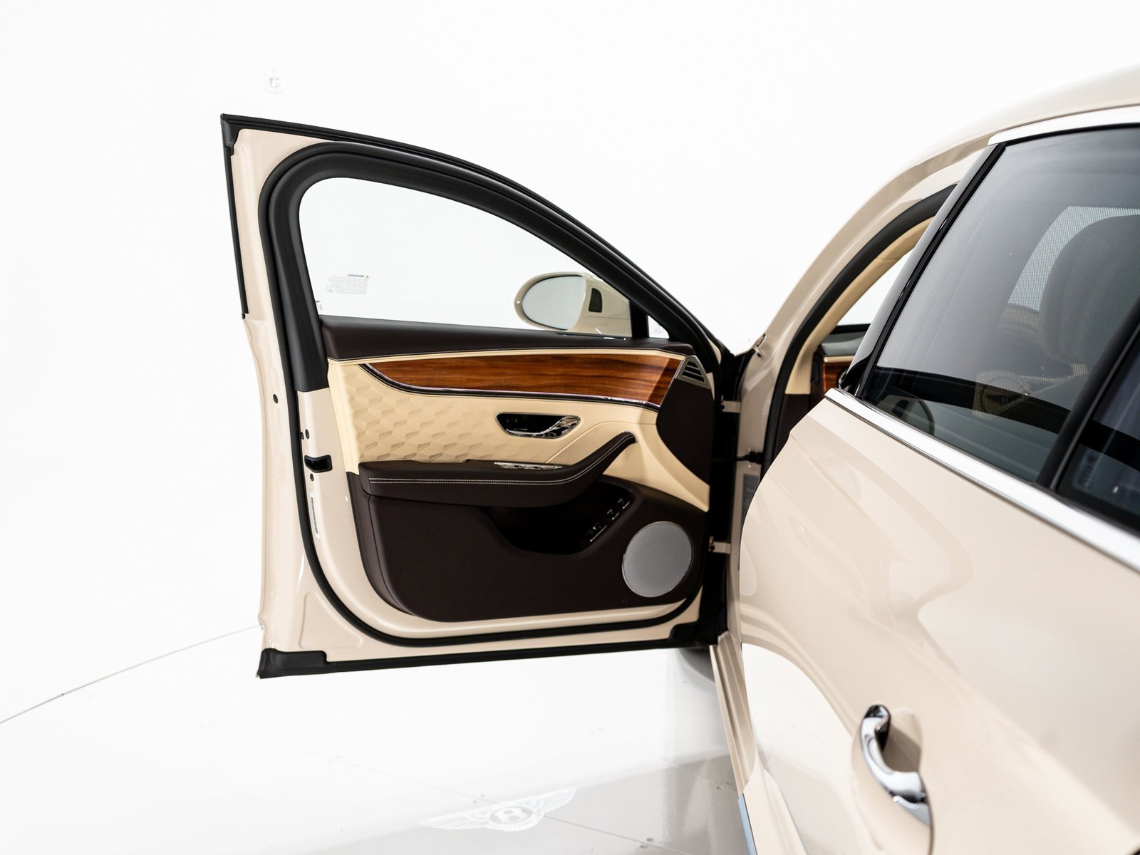 New 2025 Bentley Flying Spur Plug-In Hybrid image 31