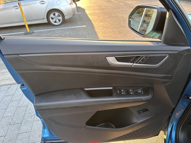 Certified 2025 Volkswagen Atlas Cross Sport SEL R-Line image 9