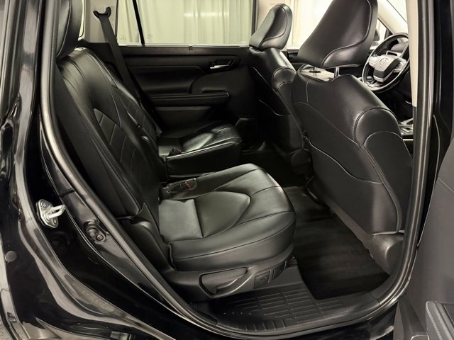 Used 2022 Toyota Highlander XLE image 8