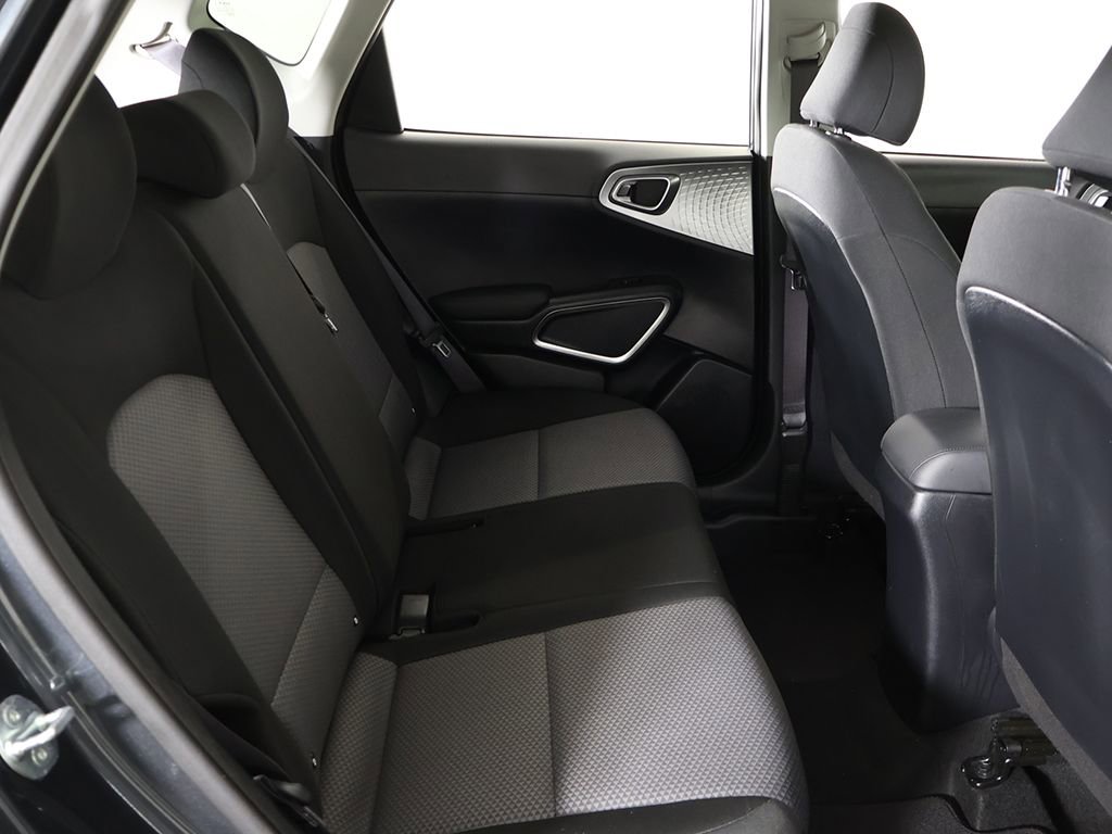 Used 2025 Kia Soul LX w/ LX Technology Package FWD image 32