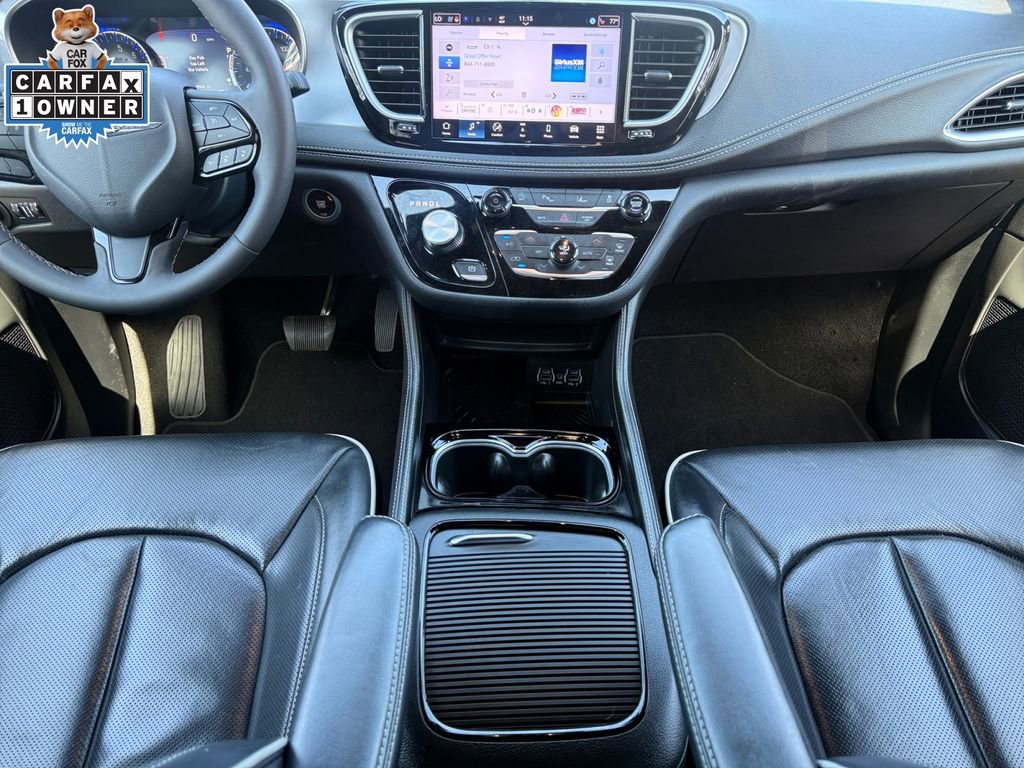 Used 2025 Chrysler Pacifica Limited image 10
