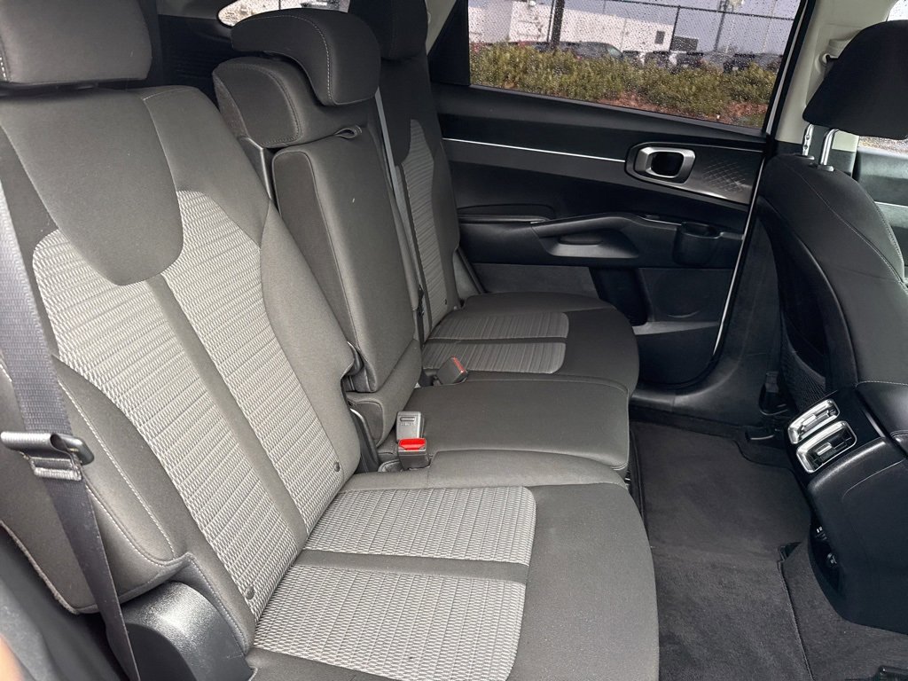 Used 2023 Kia Sorento LX image 21