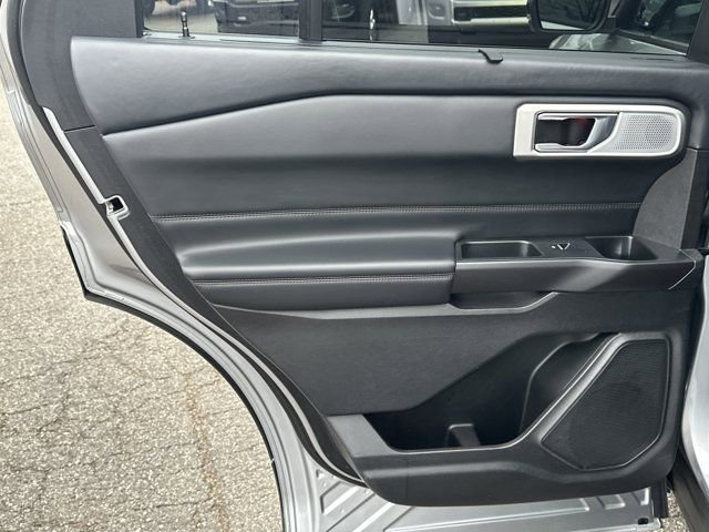 Used 2020 Ford Explorer Platinum w/ Premium Technology Package image 28