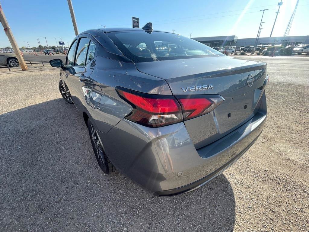 Used 2025 Nissan Versa SV FWD image 5