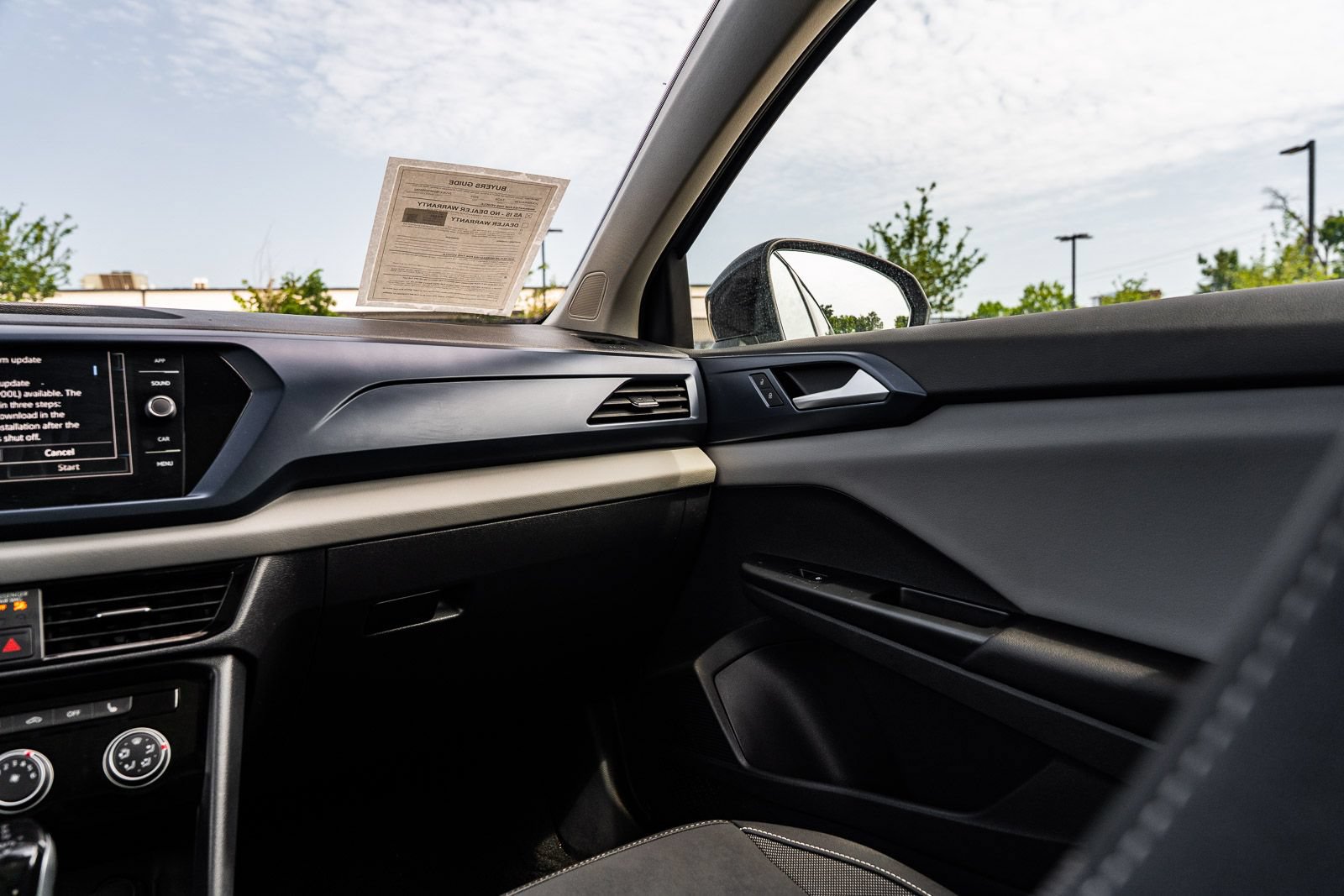 Used 2023 Volkswagen Taos SE w/ Panoramic Sunroof Package FWD image 29