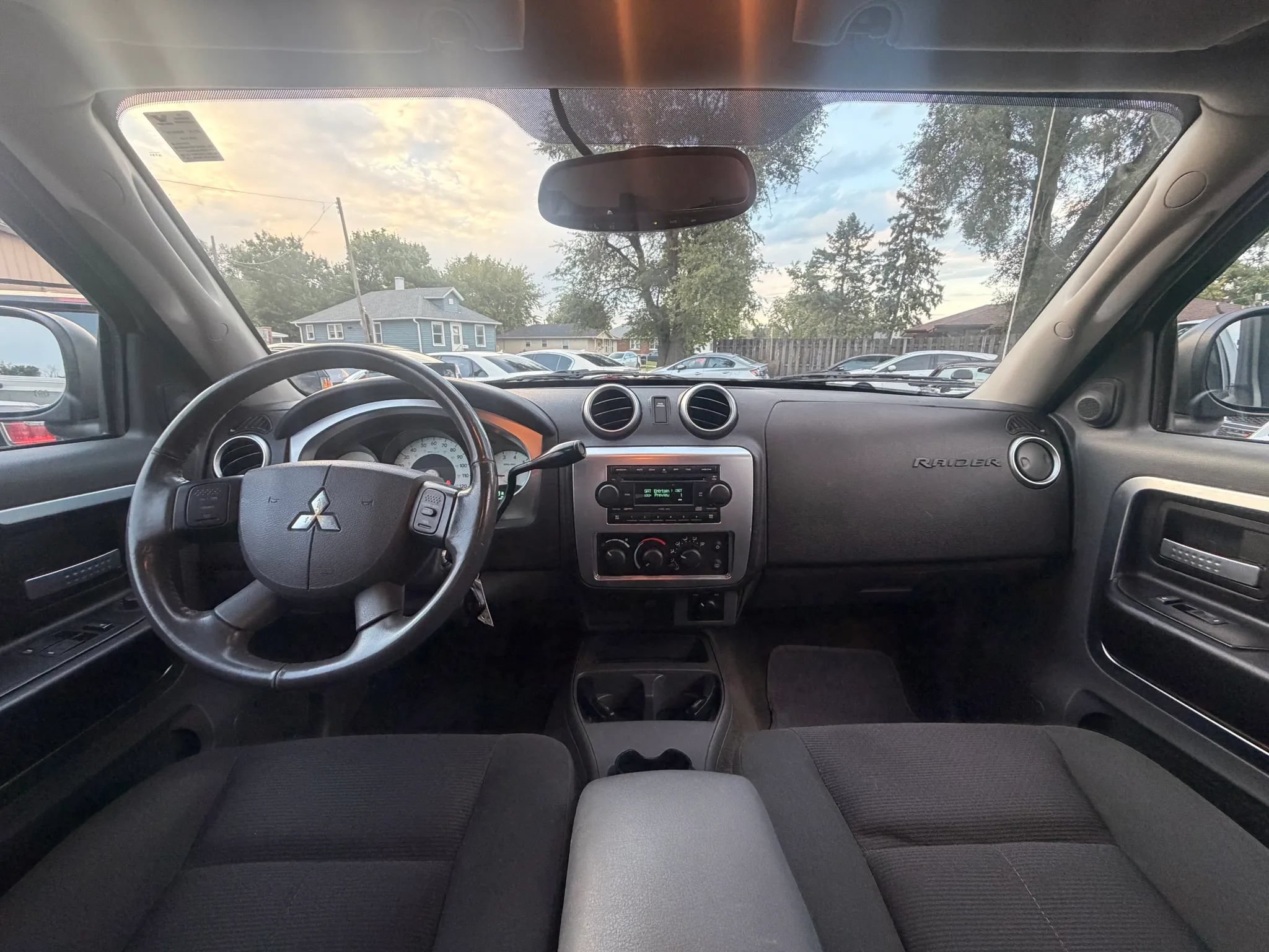 Used 2006 Mitsubishi Raider DuroCross AWD/4WD image 2