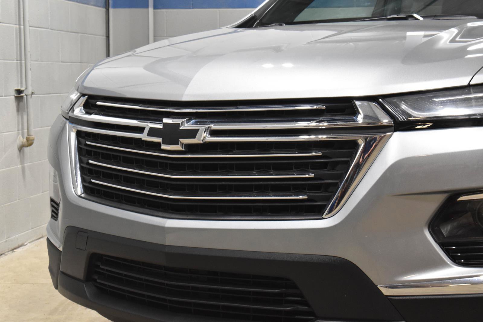 Used 2023 Chevrolet Traverse LT FWD image 35