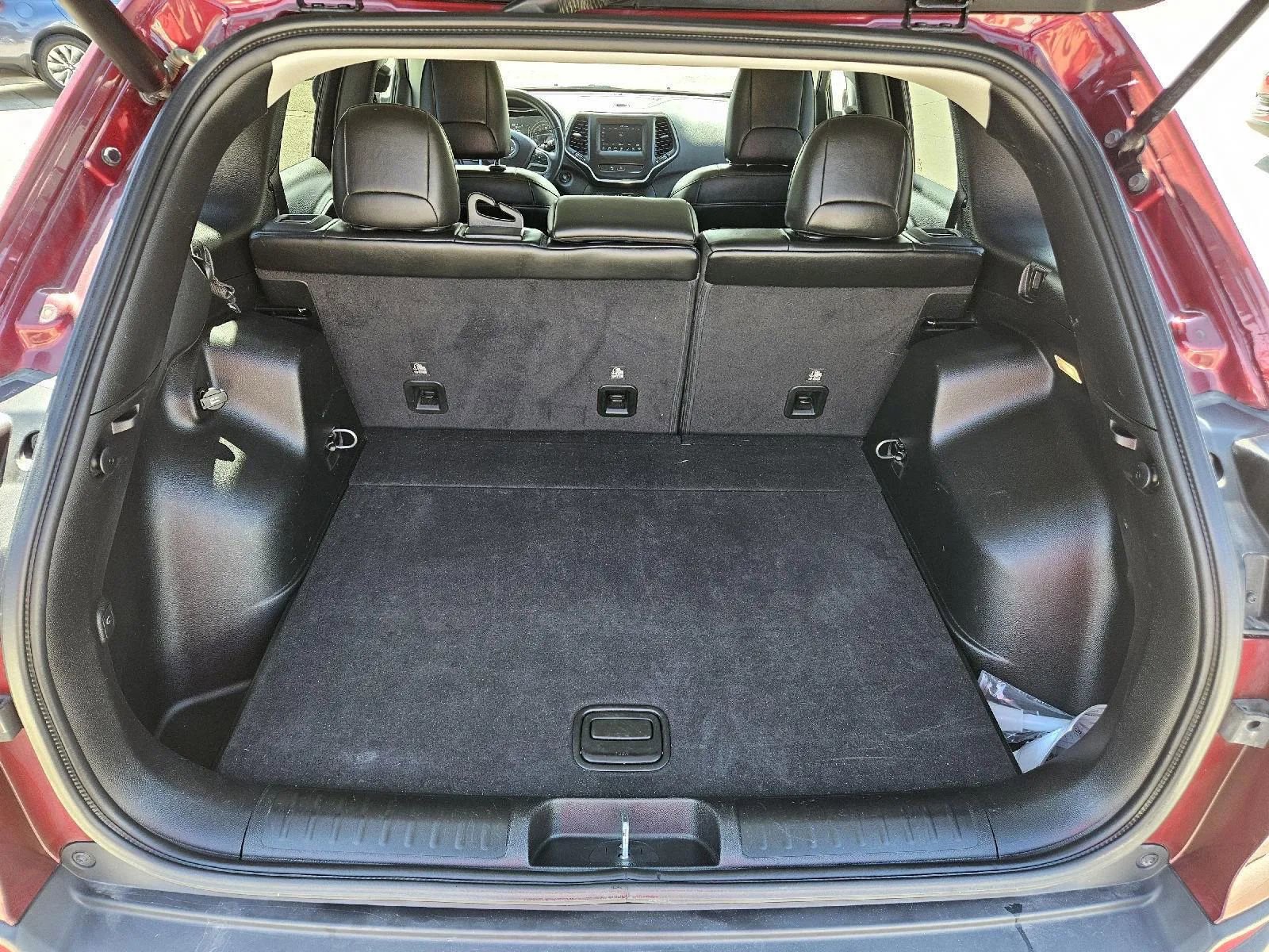 Used 2019 Jeep Cherokee Latitude Plus w/ Comfort/Convenience Group image 17