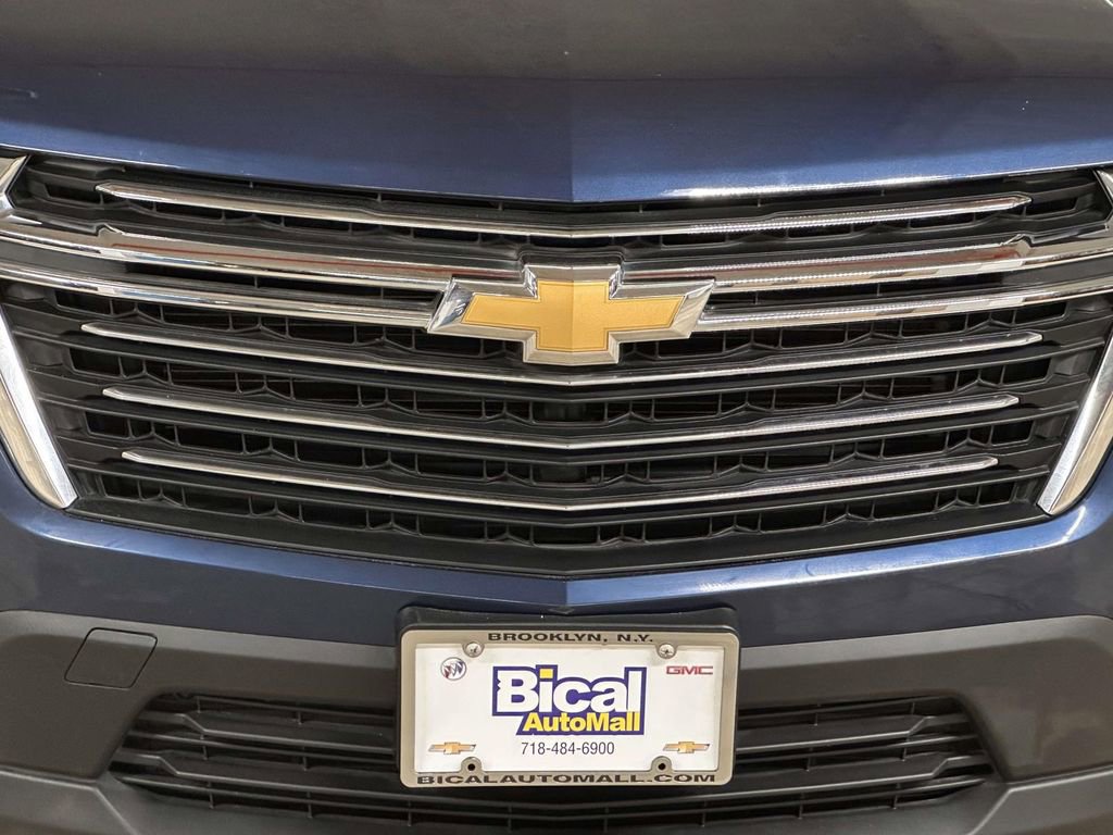 Used 2023 Chevrolet Traverse LT image 9