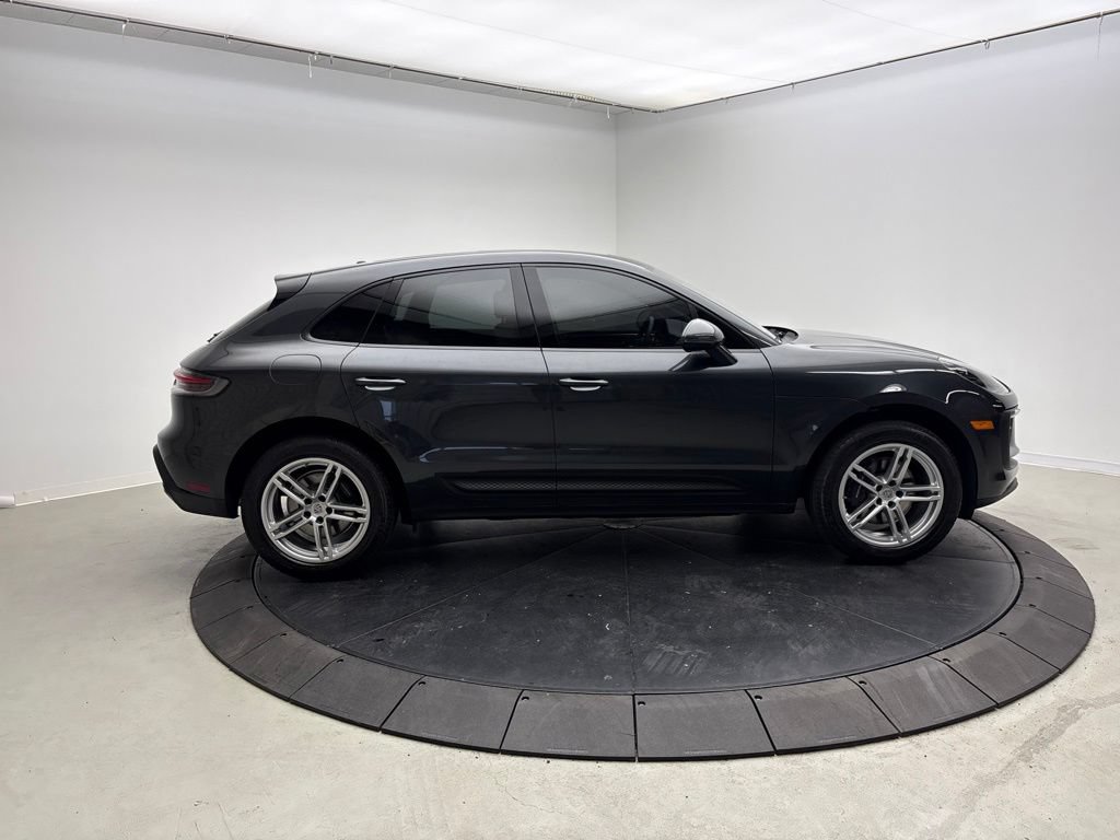 Certified 2024 Porsche Macan AWD/4WD image 8