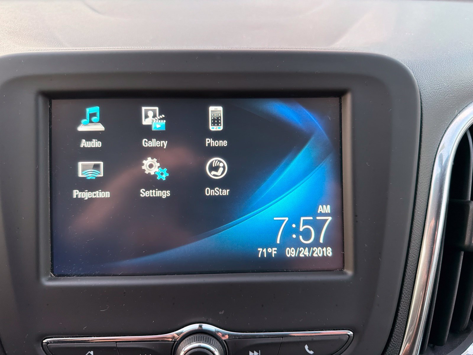 Used 2018 Chevrolet Equinox LS FWD image 19