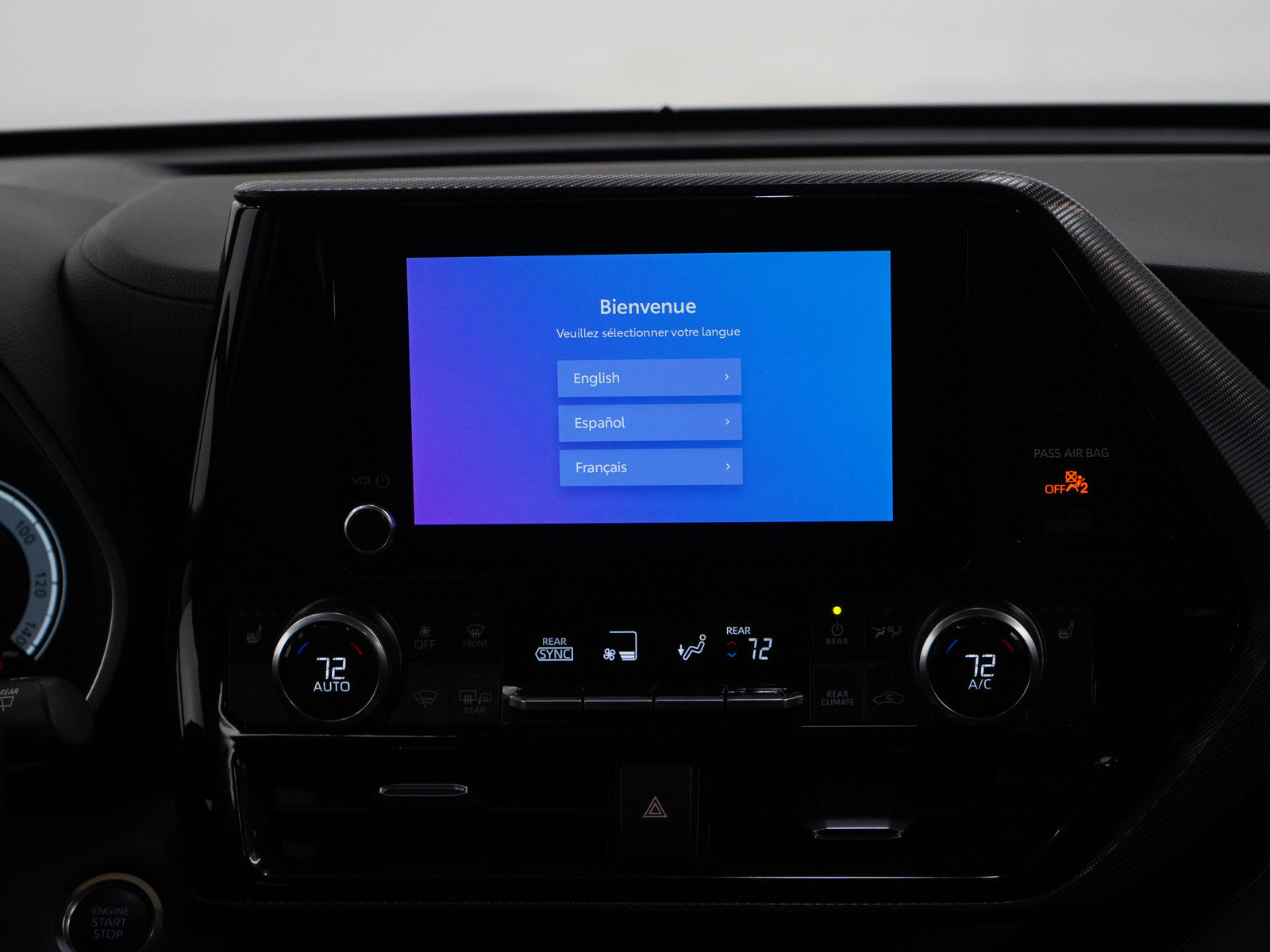 Used 2025 Toyota Highlander XSE AWD/4WD image 16