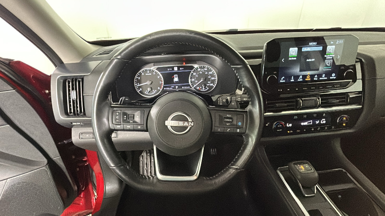 Used 2023 Nissan Pathfinder SL w/ Black Appearance Package AWD/4WD image 17