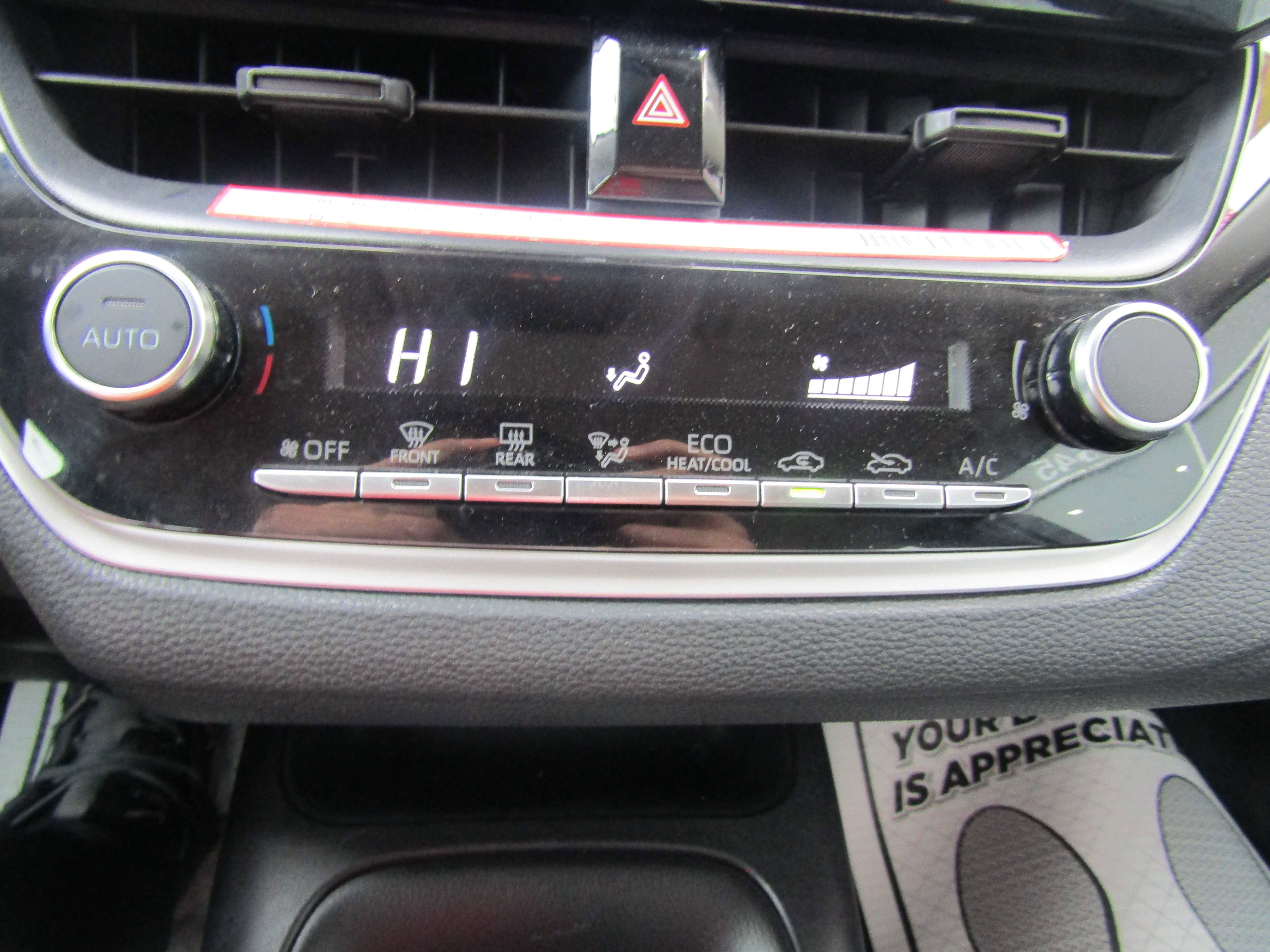Used 2025 Toyota Corolla LE image 27