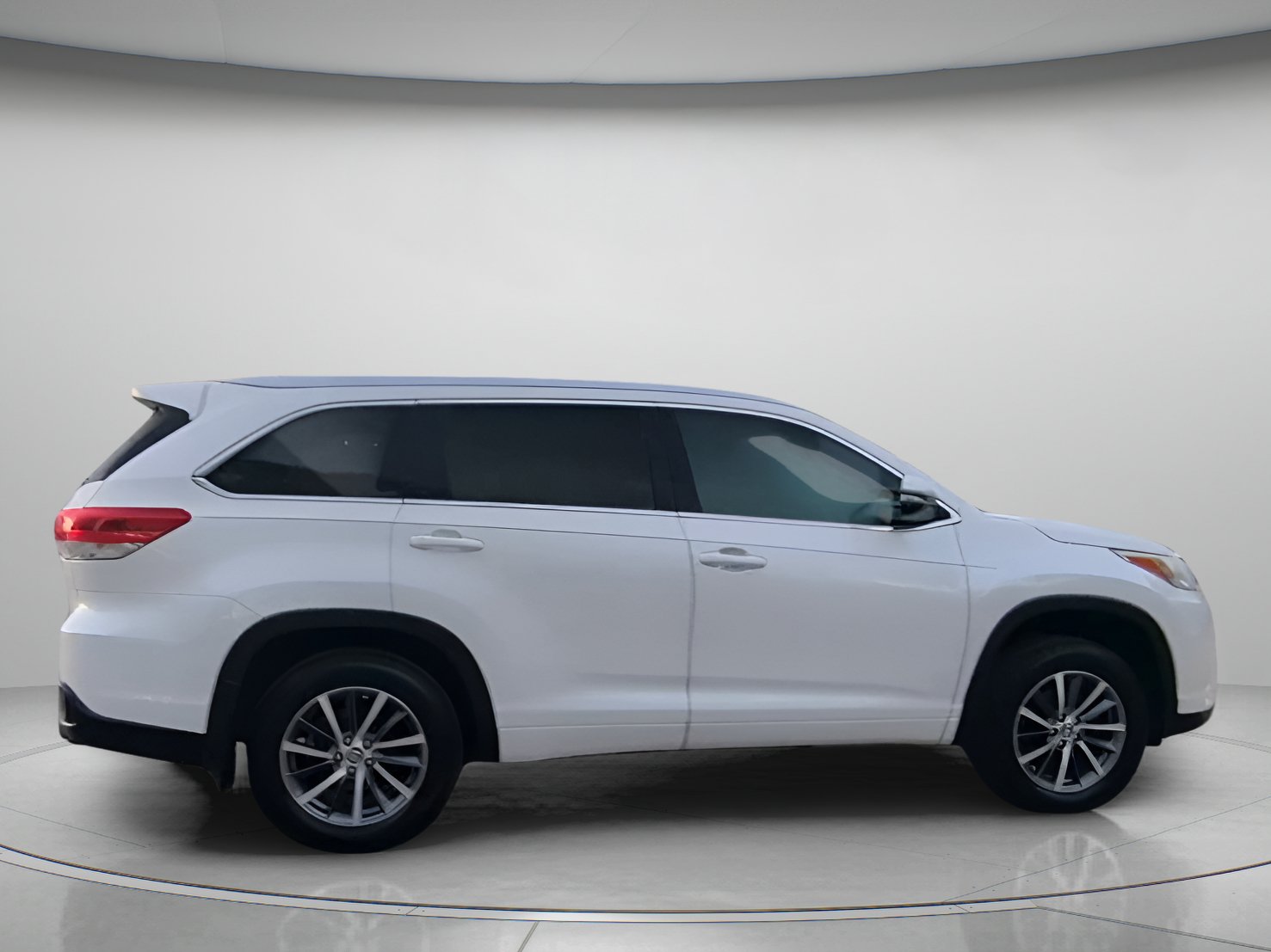 Used 2017 Toyota Highlander XLE AWD/4WD image 31