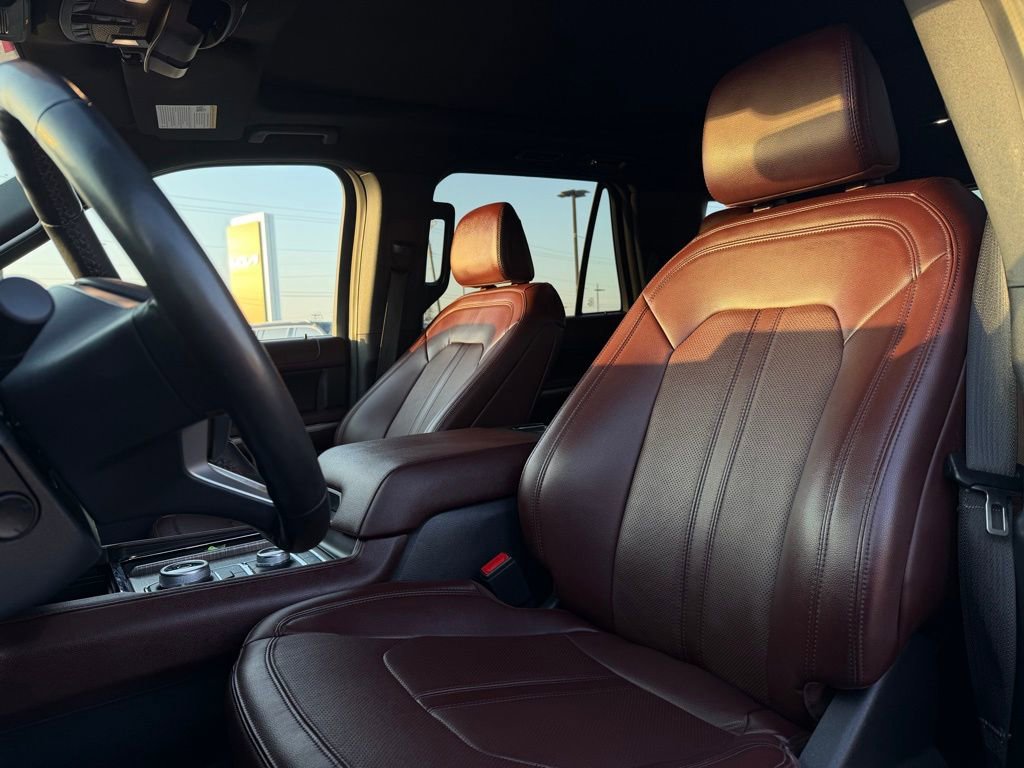 Used 2023 Ford Expedition Limited image 11
