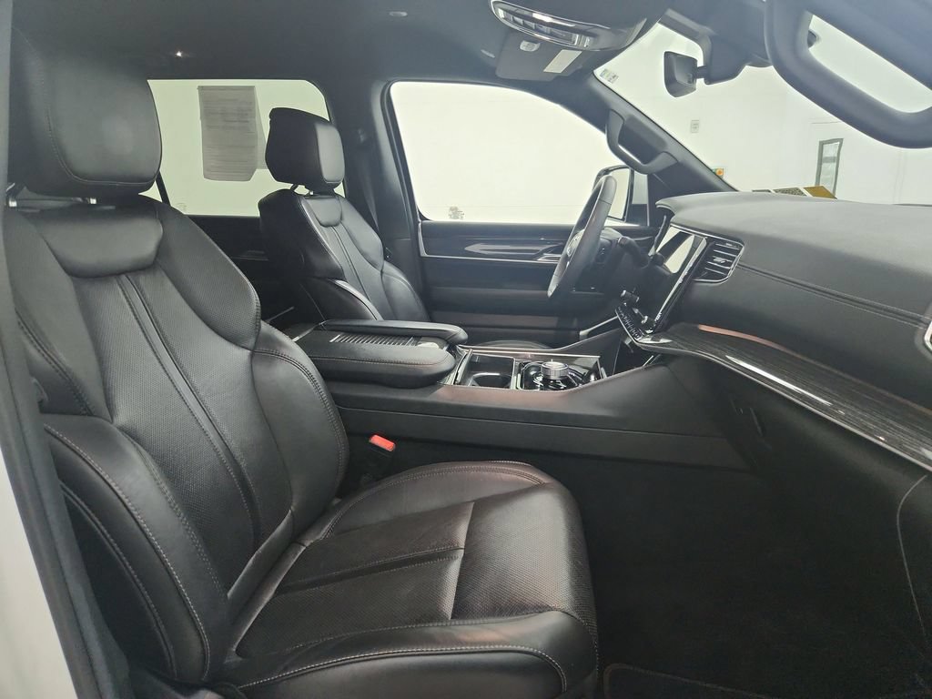 Certified 2022 Jeep Wagoneer Series II AWD/4WD image 38