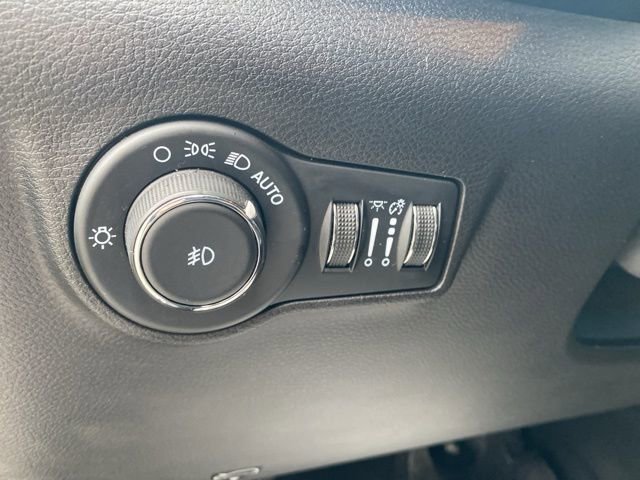 Used 2023 Jeep Compass Limited w/ Sun and Sound Group image 17