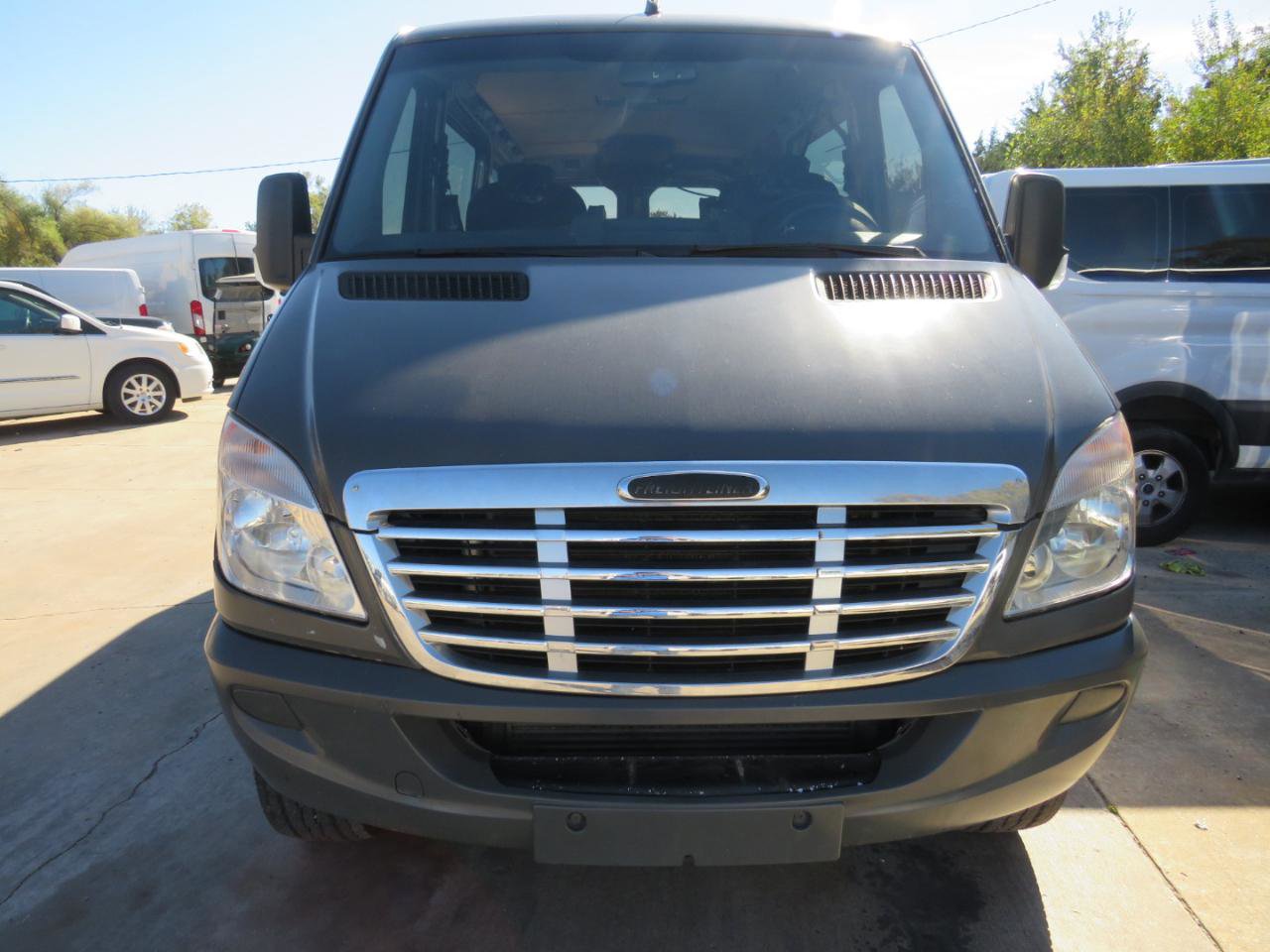 Used 2010 Freightliner Sprinter 2500 RWD image 2