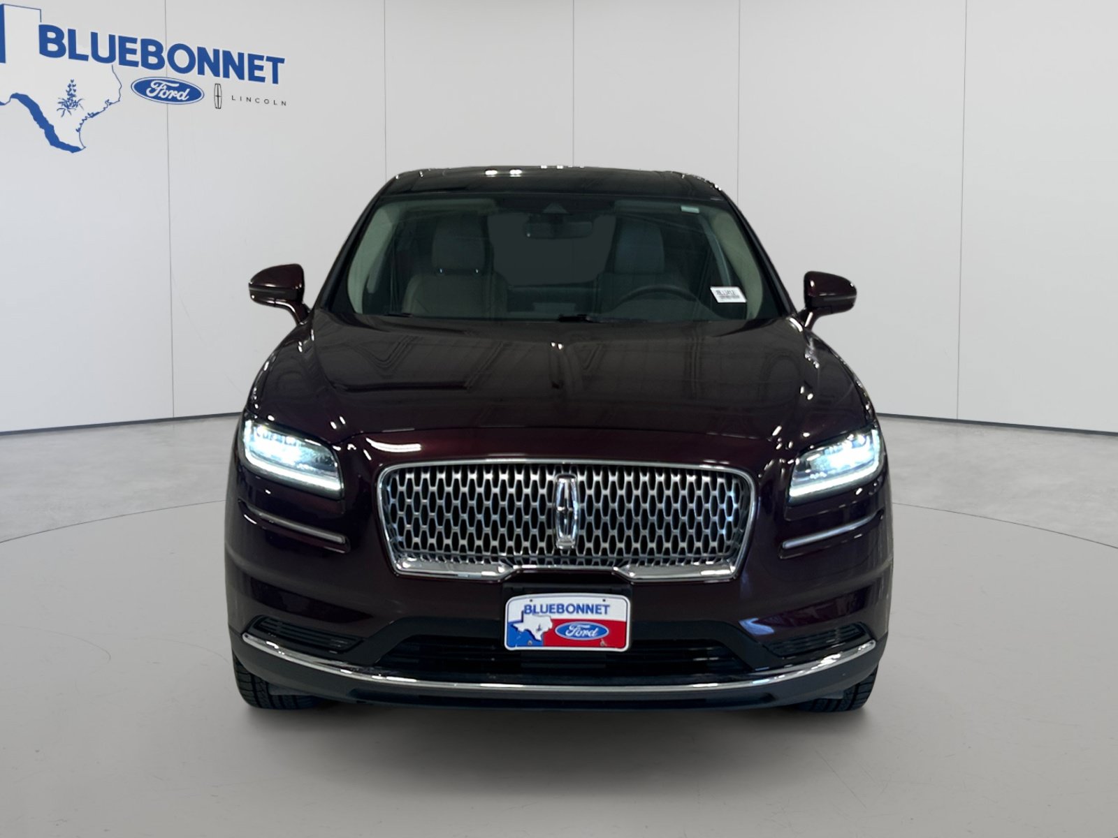 Used 2022 Lincoln Nautilus Reserve AWD/4WD image 2