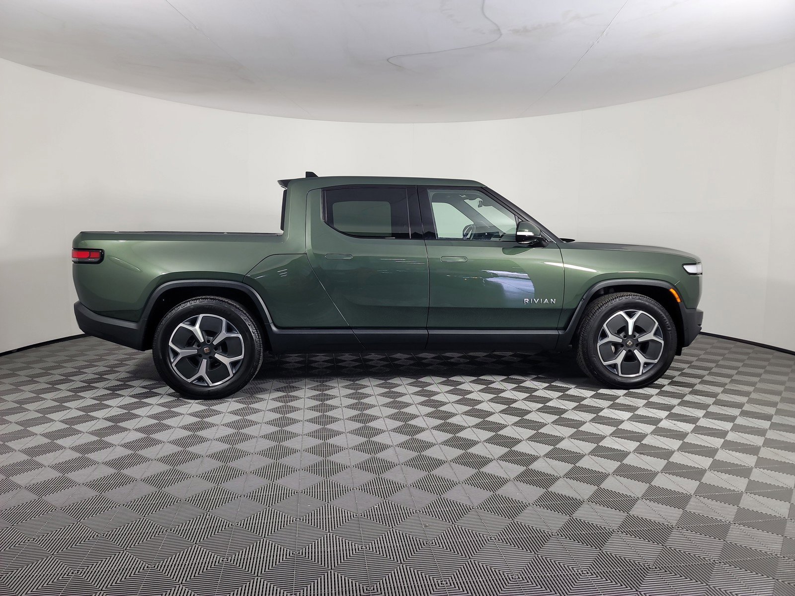 Used 2024 Rivian R1T Adventure AWD/4WD image 6