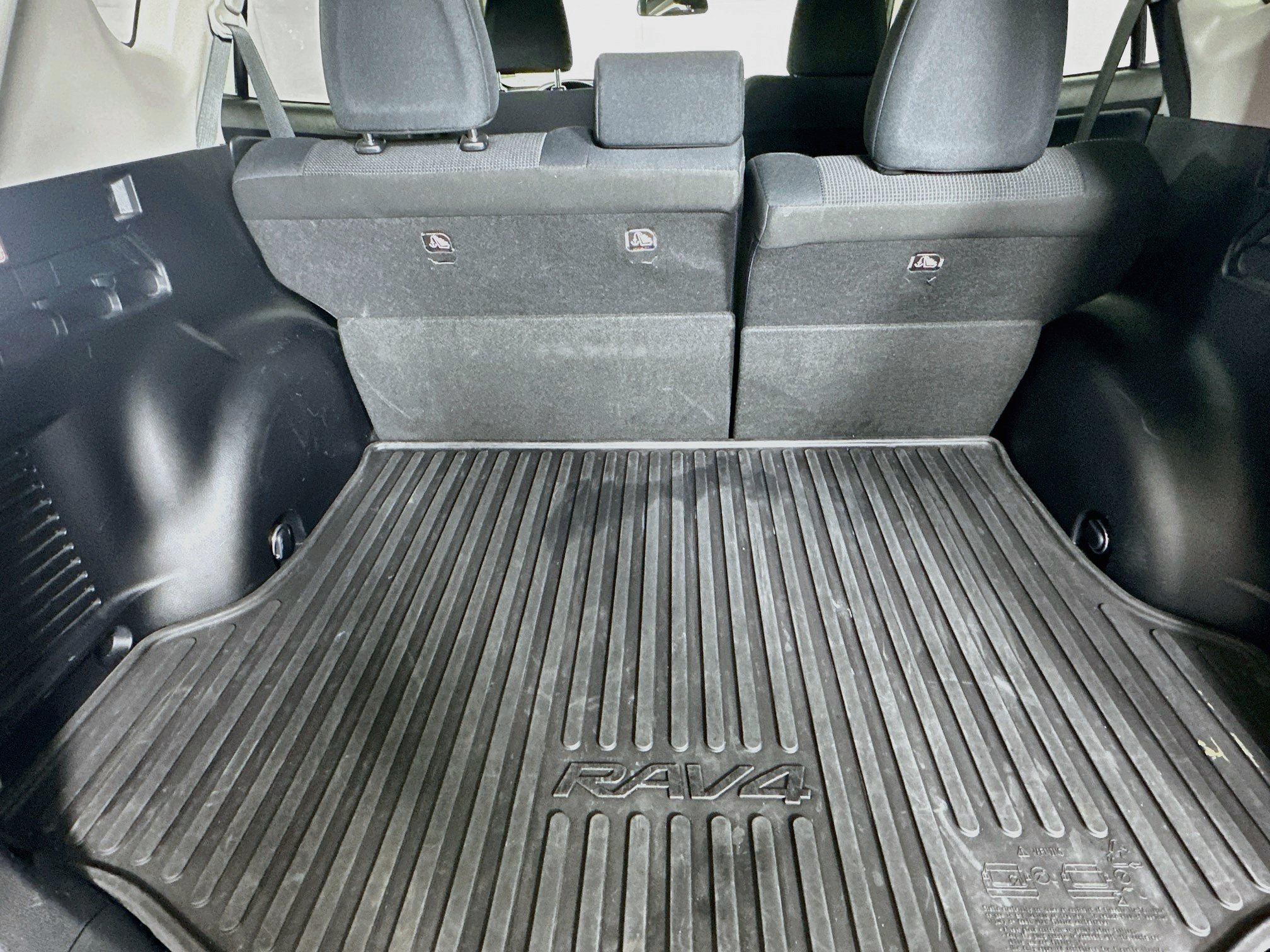 Used 2018 Toyota RAV4 XLE w/ All Weather Liner Package FWD image 27