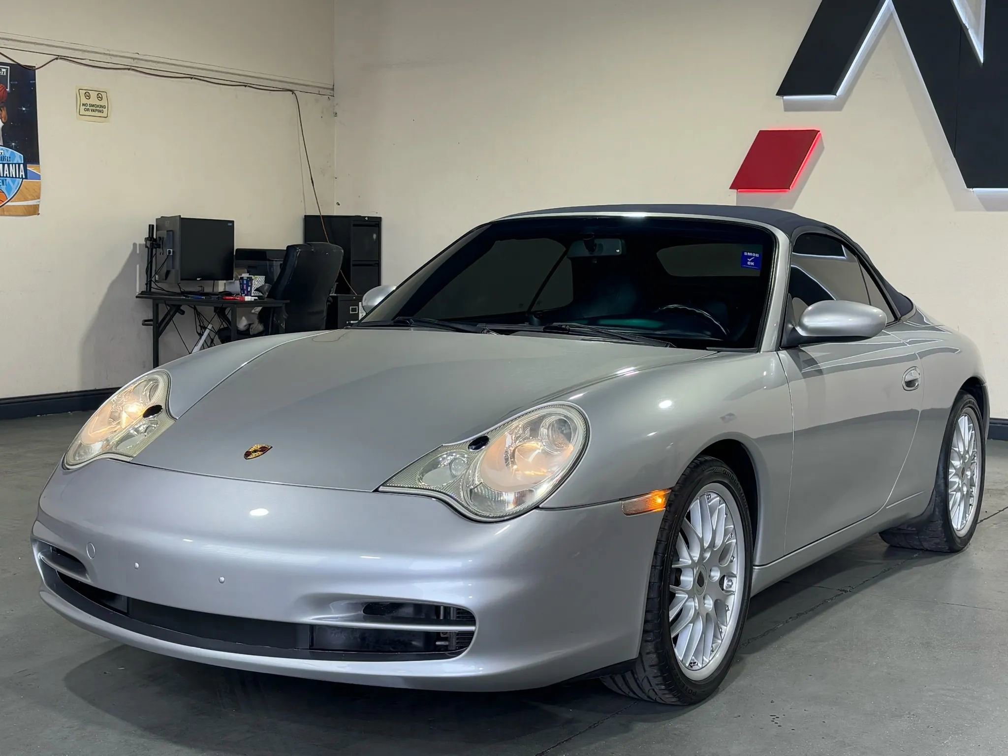 Used 2004 Porsche 911 Carrera image 1