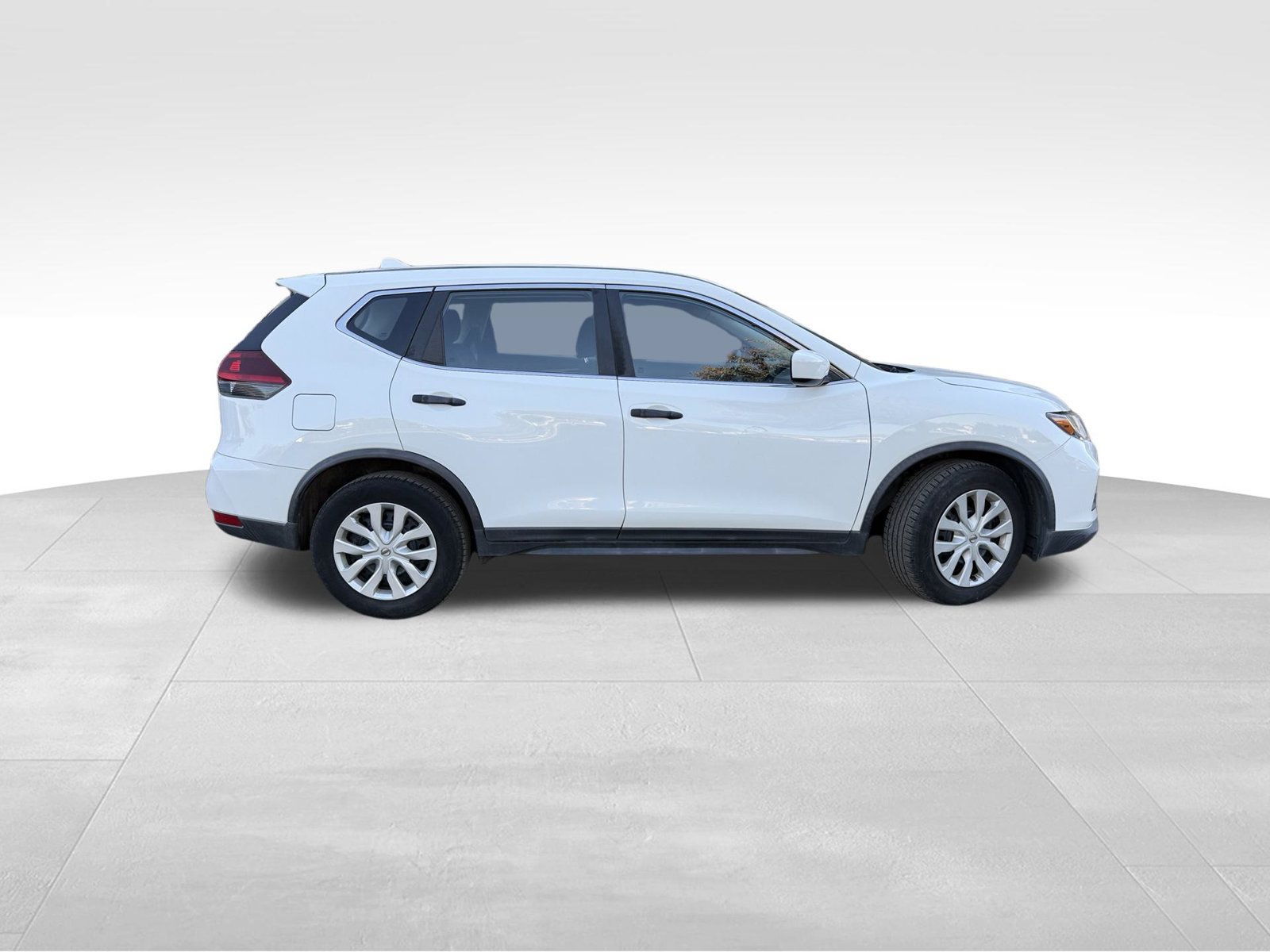 Used 2019 Nissan Rogue S FWD image 2