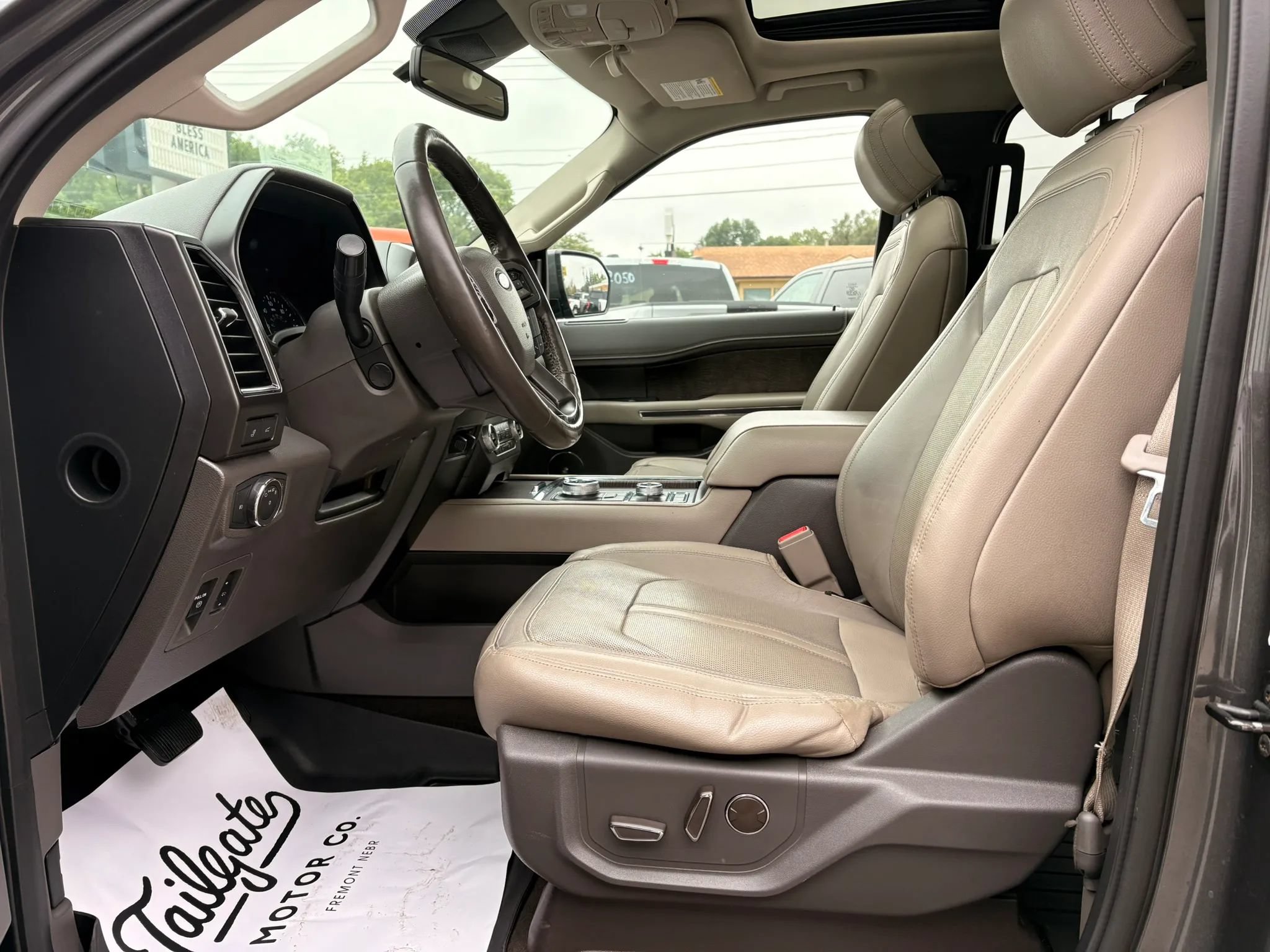 Used 2019 Ford Expedition Limited w/ Special Edition Package AWD/4WD image 16