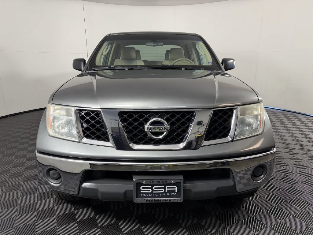 Used 2005 Nissan Frontier SE AWD/4WD image 2