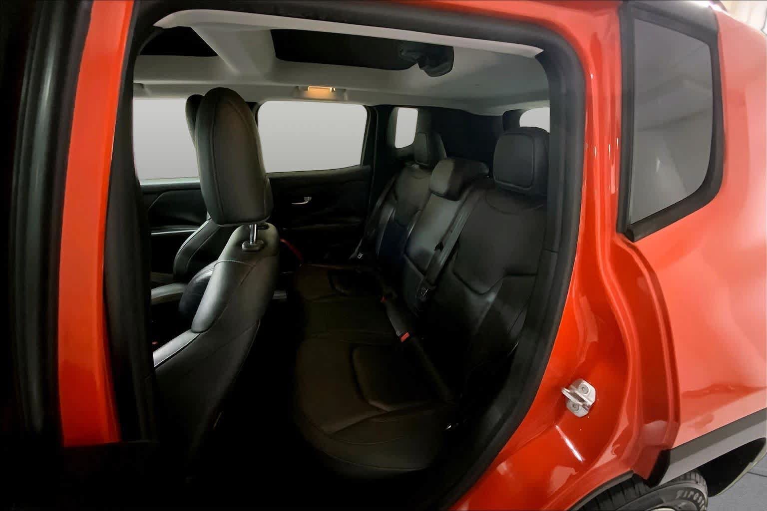 Used 2016 Jeep Renegade Trailhawk w/ Premium Trailhawk Package AWD/4WD image 19