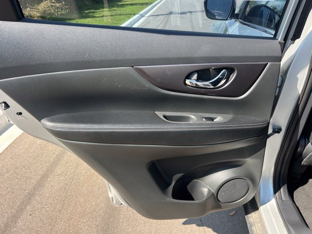 Used 2016 Nissan Rogue S AWD/4WD image 15