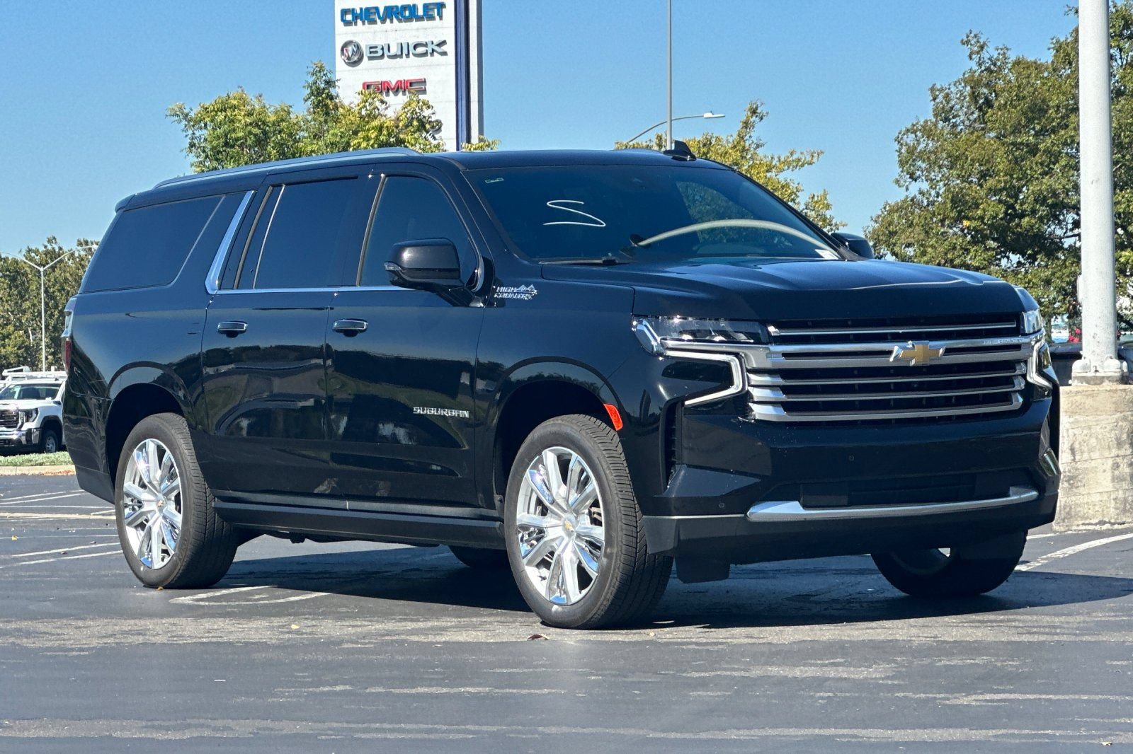 Used 2023 Chevrolet Suburban High Country AWD/4WD image 2