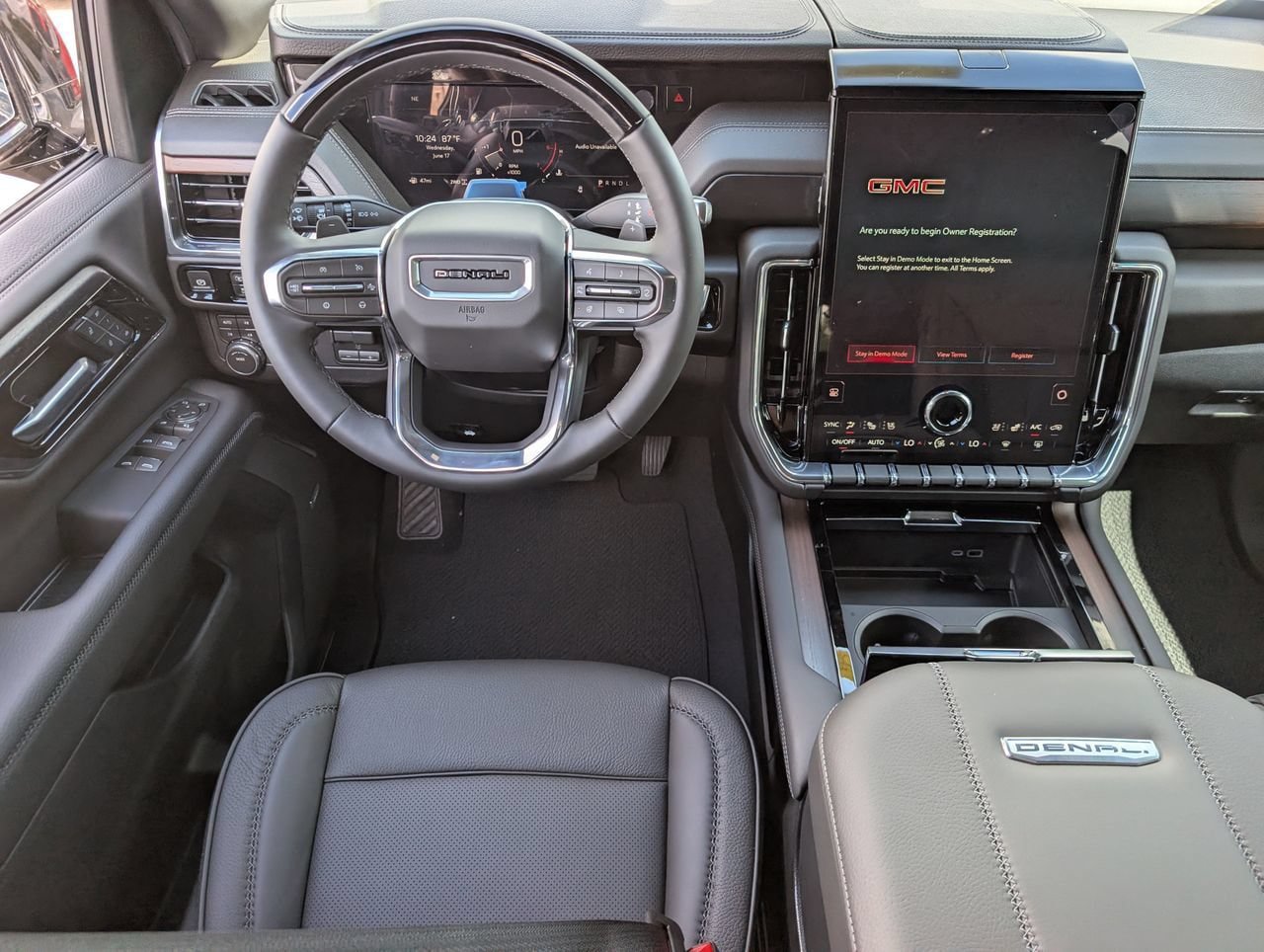 New 2026 GMC Yukon Denali w/ Advanced Technology Package AWD/4WD image 9