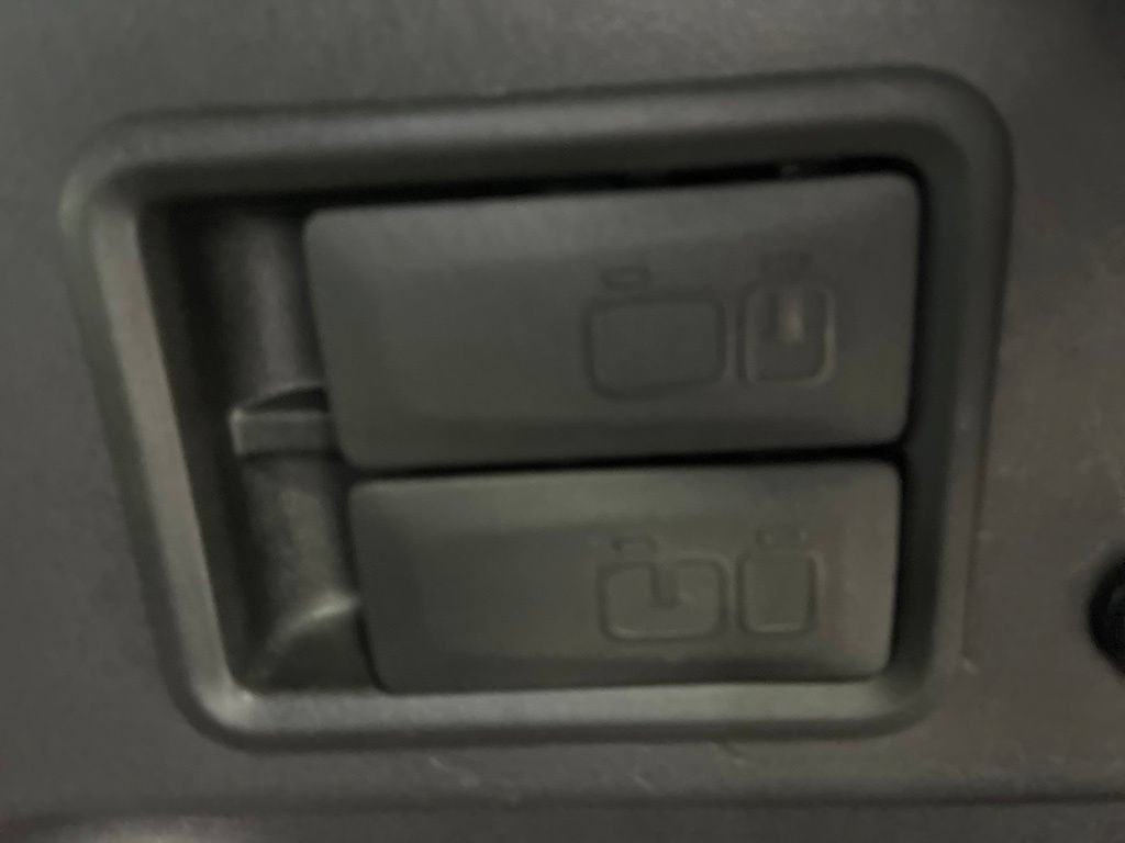 Used 2022 Chevrolet Equinox LT FWD image 36