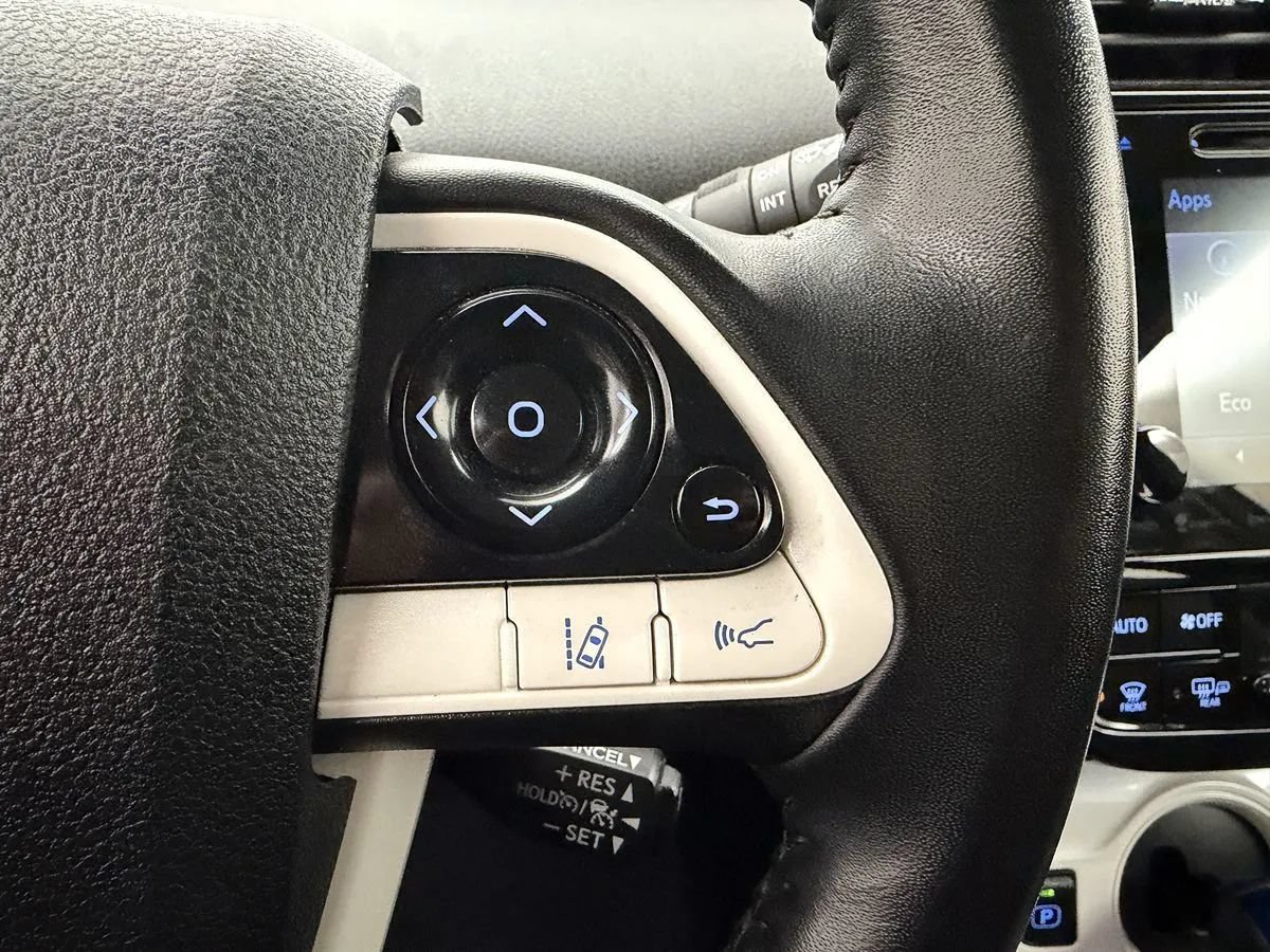 Used 2018 Toyota Prius Three Touring w/ Appearance Package FWD image 11